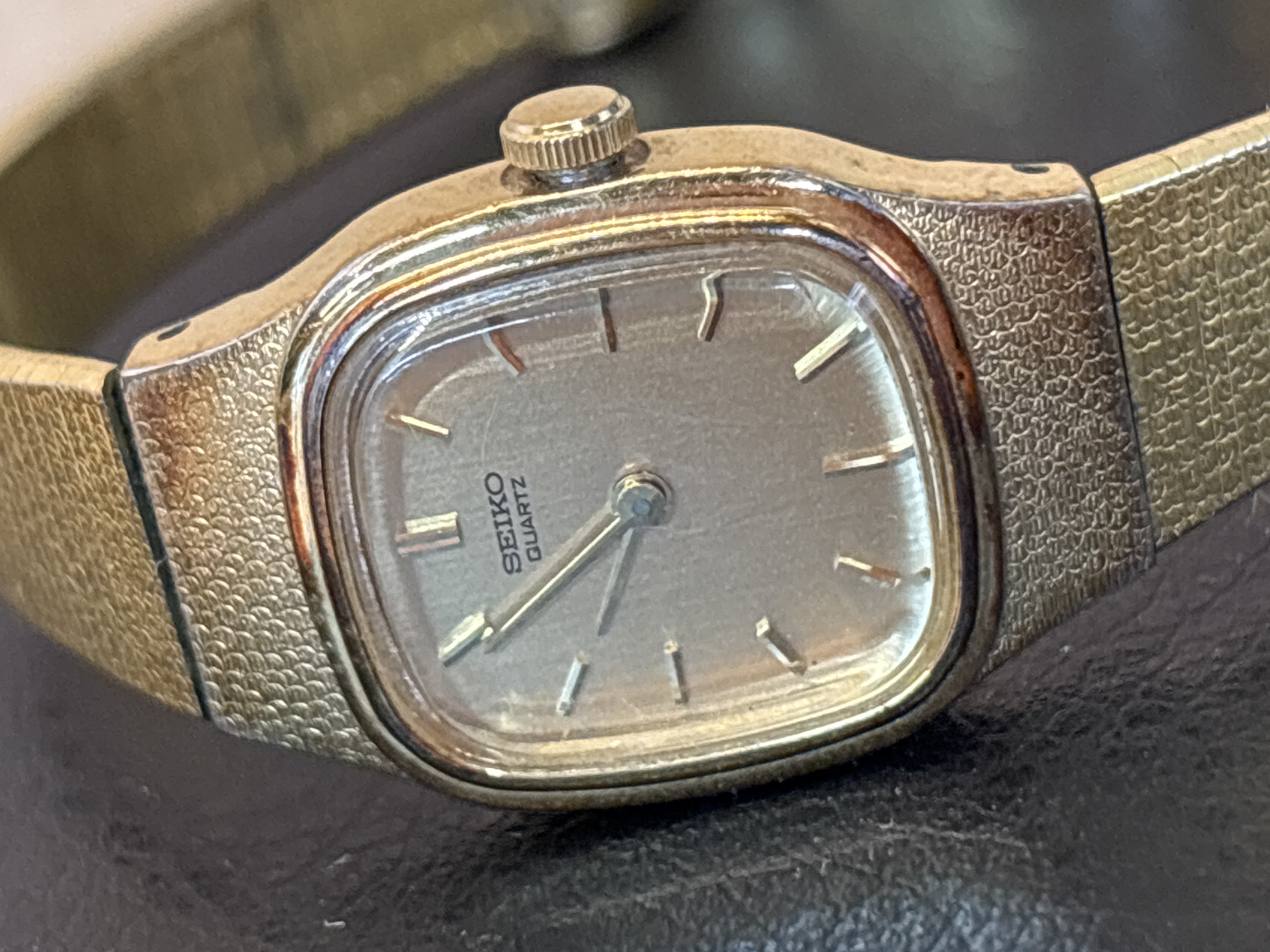 Montre Seiko quartz femme bracelet métal doré 2C20-5470 — photo 2