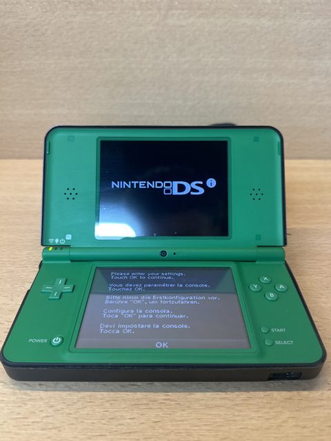 Console Nintendo DSi verte