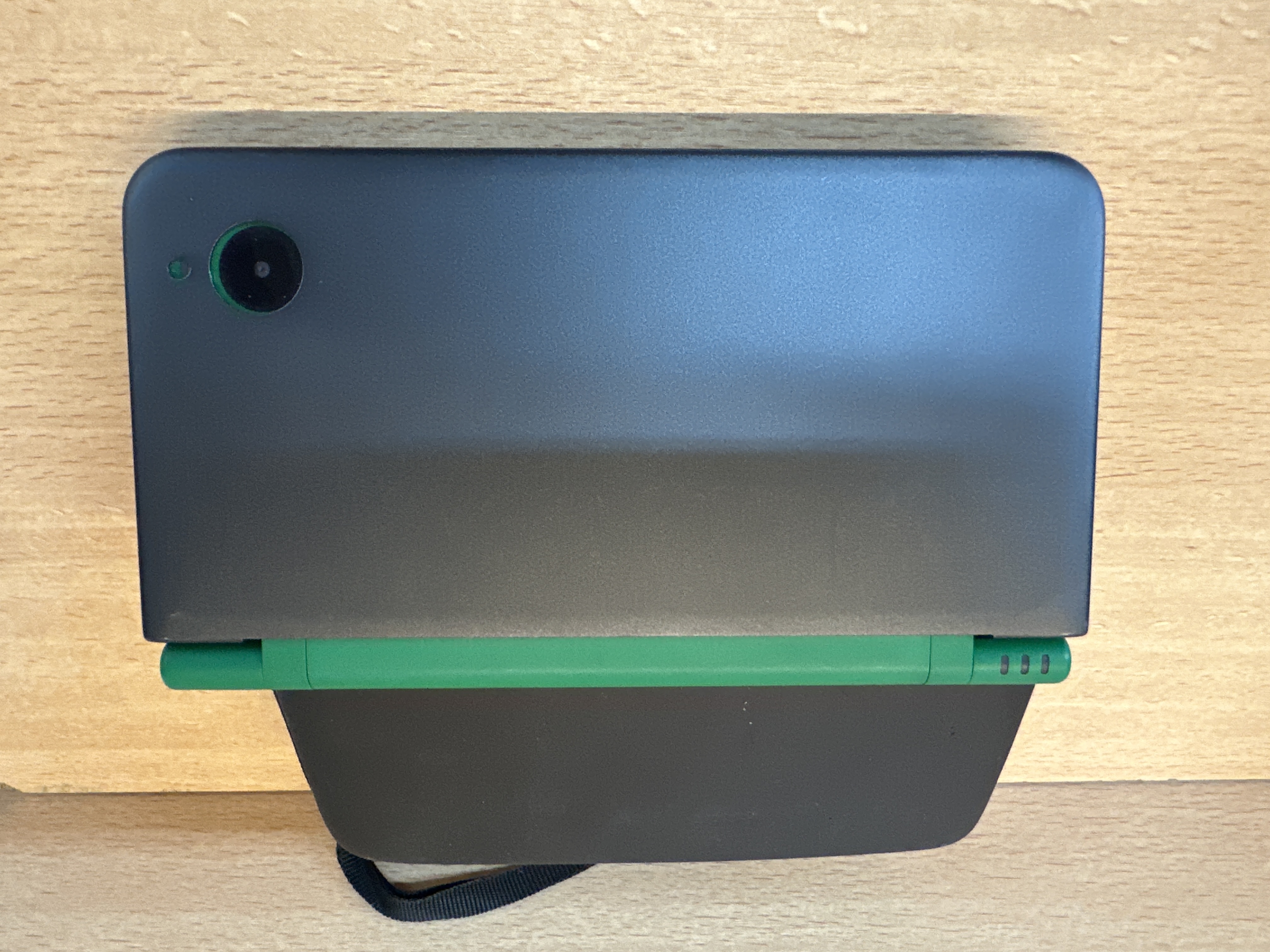 Console Nintendo DSi verte — photo 2