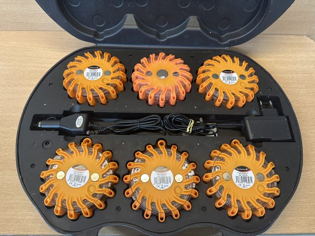 Lot de 6 feux flash LED rechargeables avec mallette