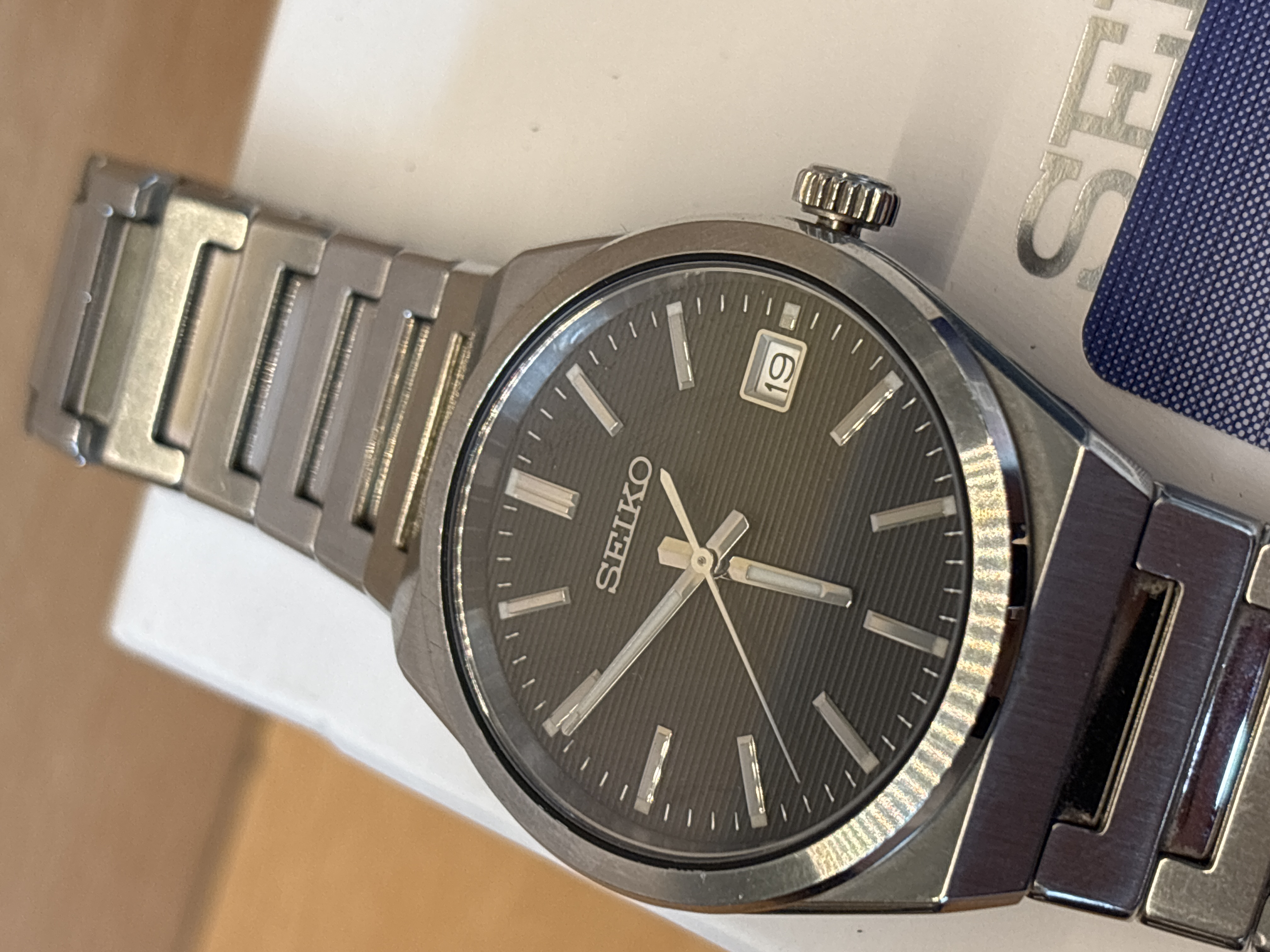 Montre Seiko quartz acier cadran noir dateur — photo 2