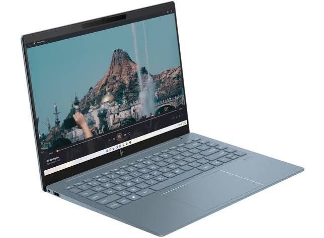 HP Pavilion Plus 14-ey0018nf OLED 14 pouces Ryzen 7 16 Go SSD 512 Go