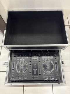 Contrôleur DJ Denon MC4000 avec flycase