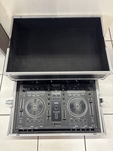 Contrôleur DJ Denon MC4000 avec flycase