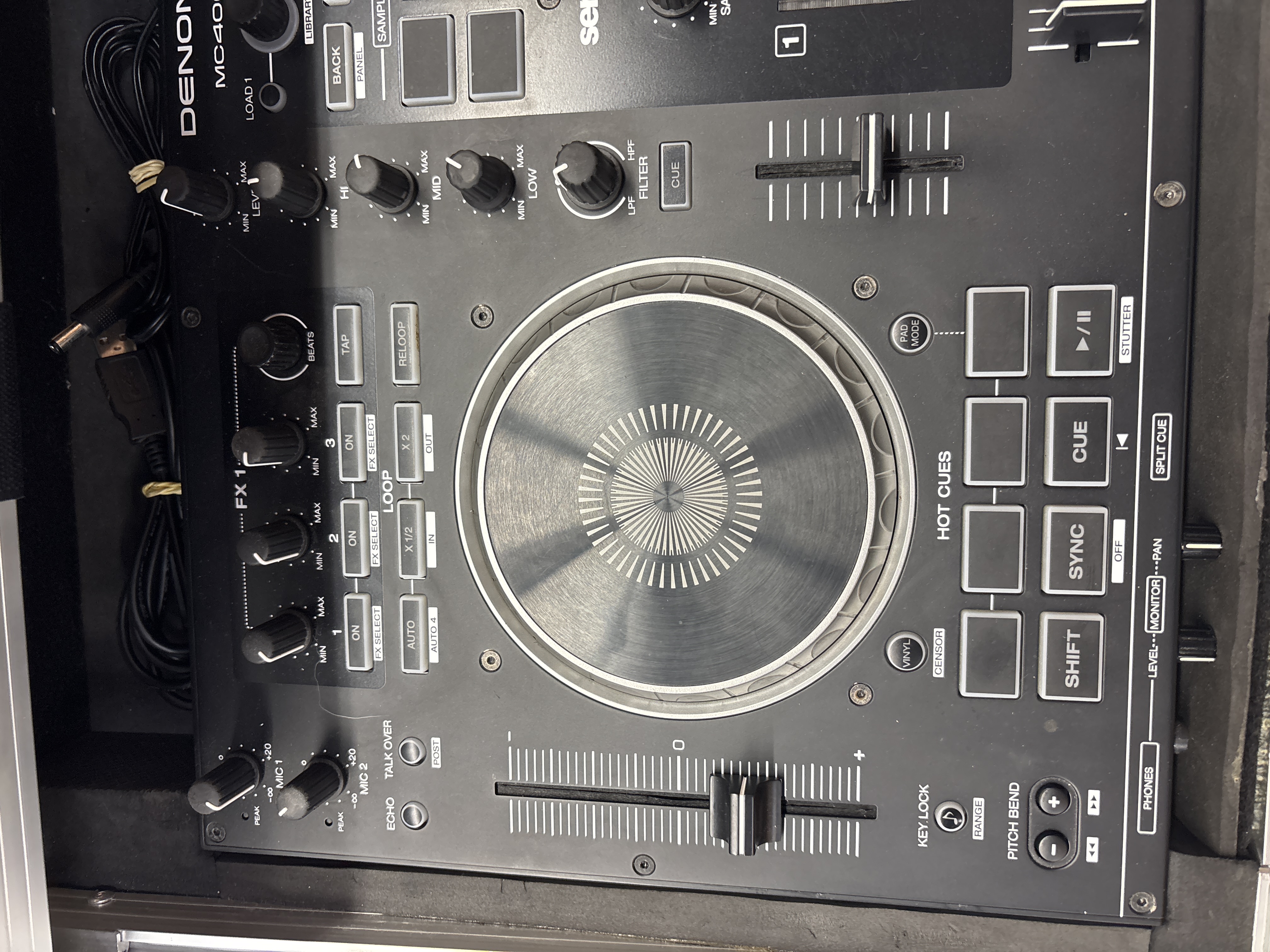 Contrôleur DJ Denon MC4000 avec flycase — photo 3