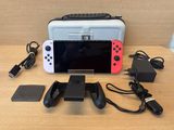 Console Nintendo Switch avec Joy-Con rouge et violet sans dock — photo 1