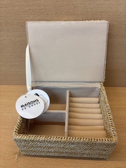 Pochette Maisons du Monde tressée beige avec fermoir perlé
