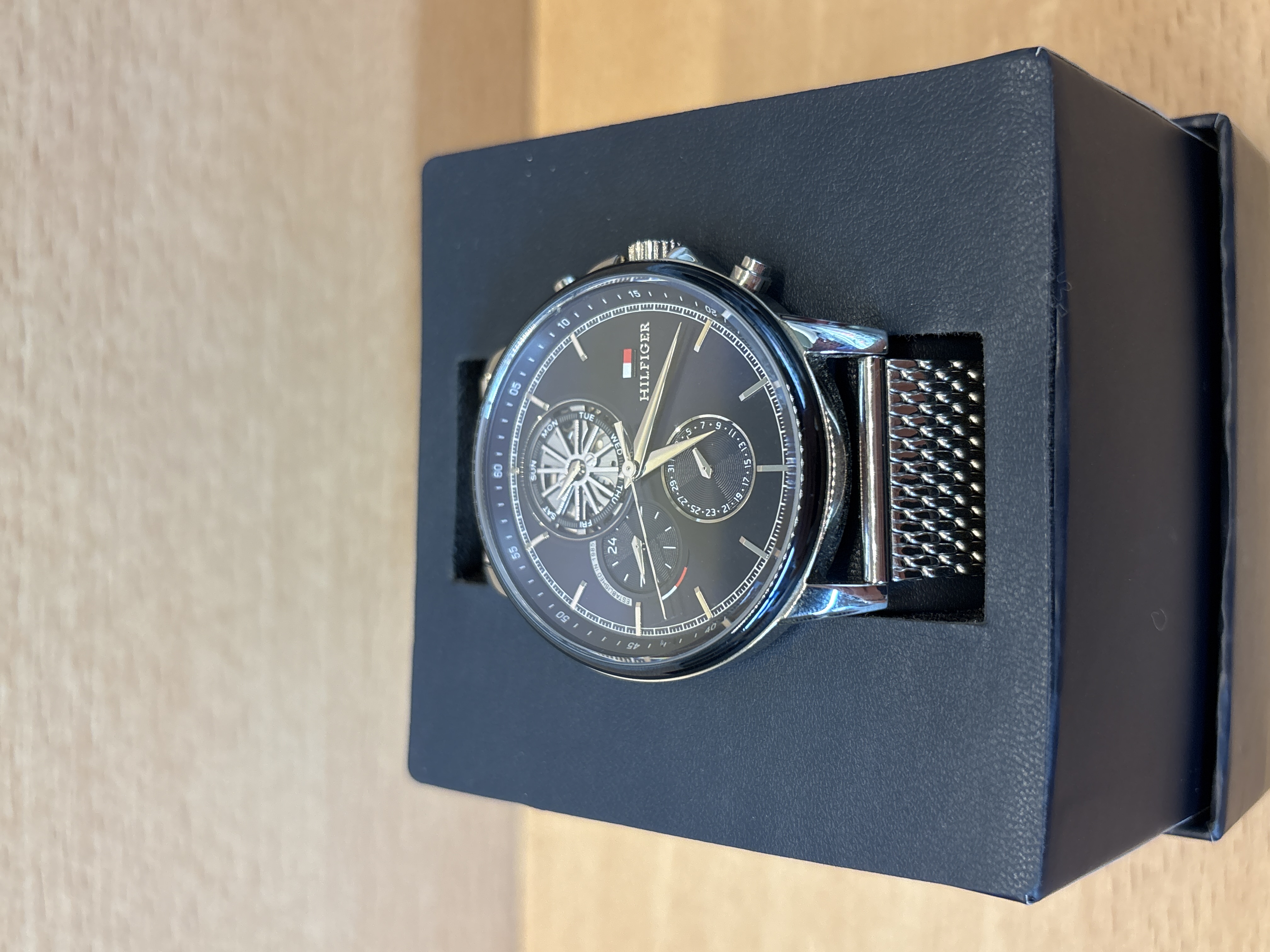 Montre Tommy Hilfiger TH.502.1.34.3627 bracelet maille acier