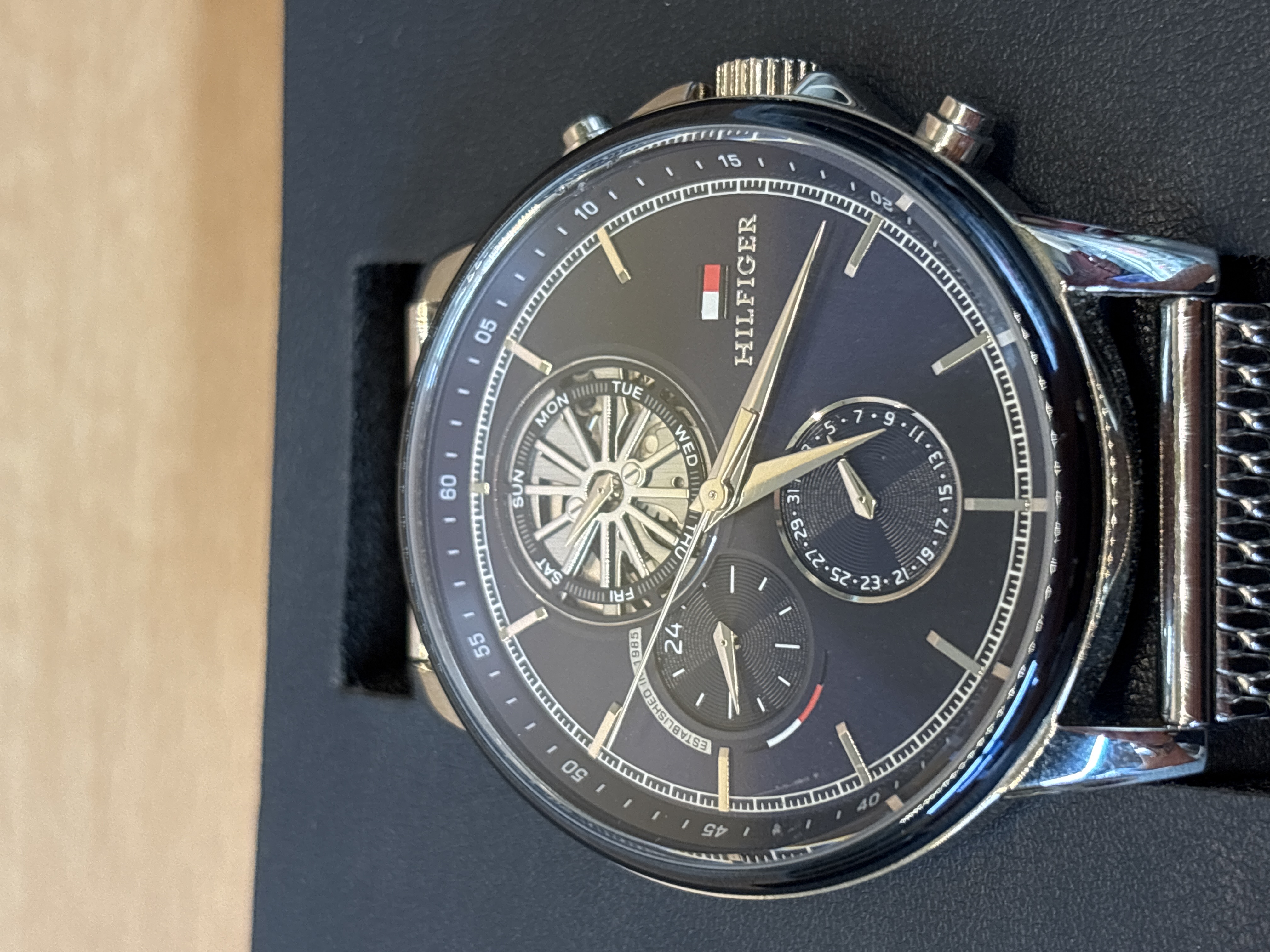 Montre Tommy Hilfiger TH.502.1.34.3627 bracelet maille acier — photo 2
