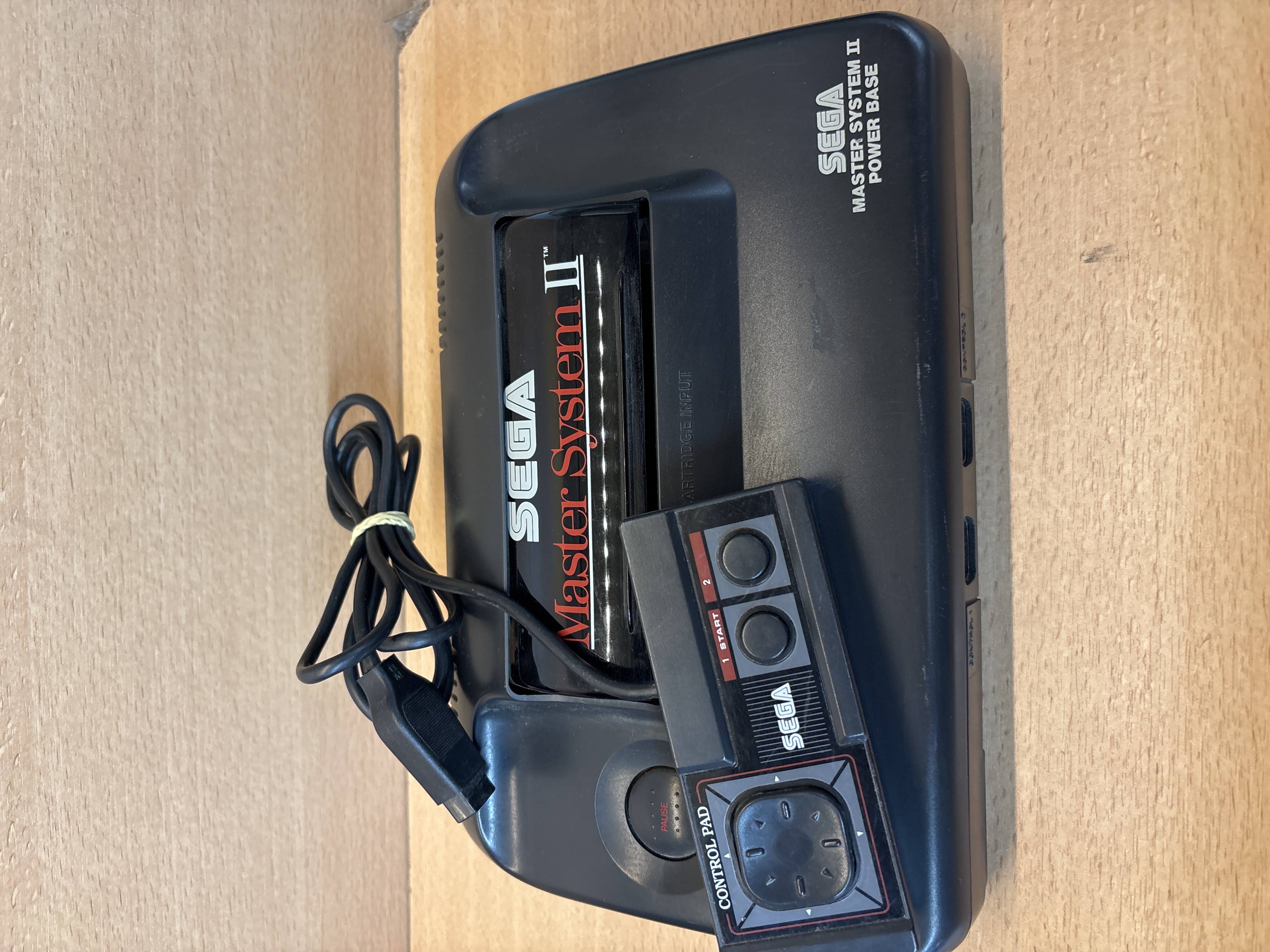 Console Sega Master System II Power Base avec manette et câblage