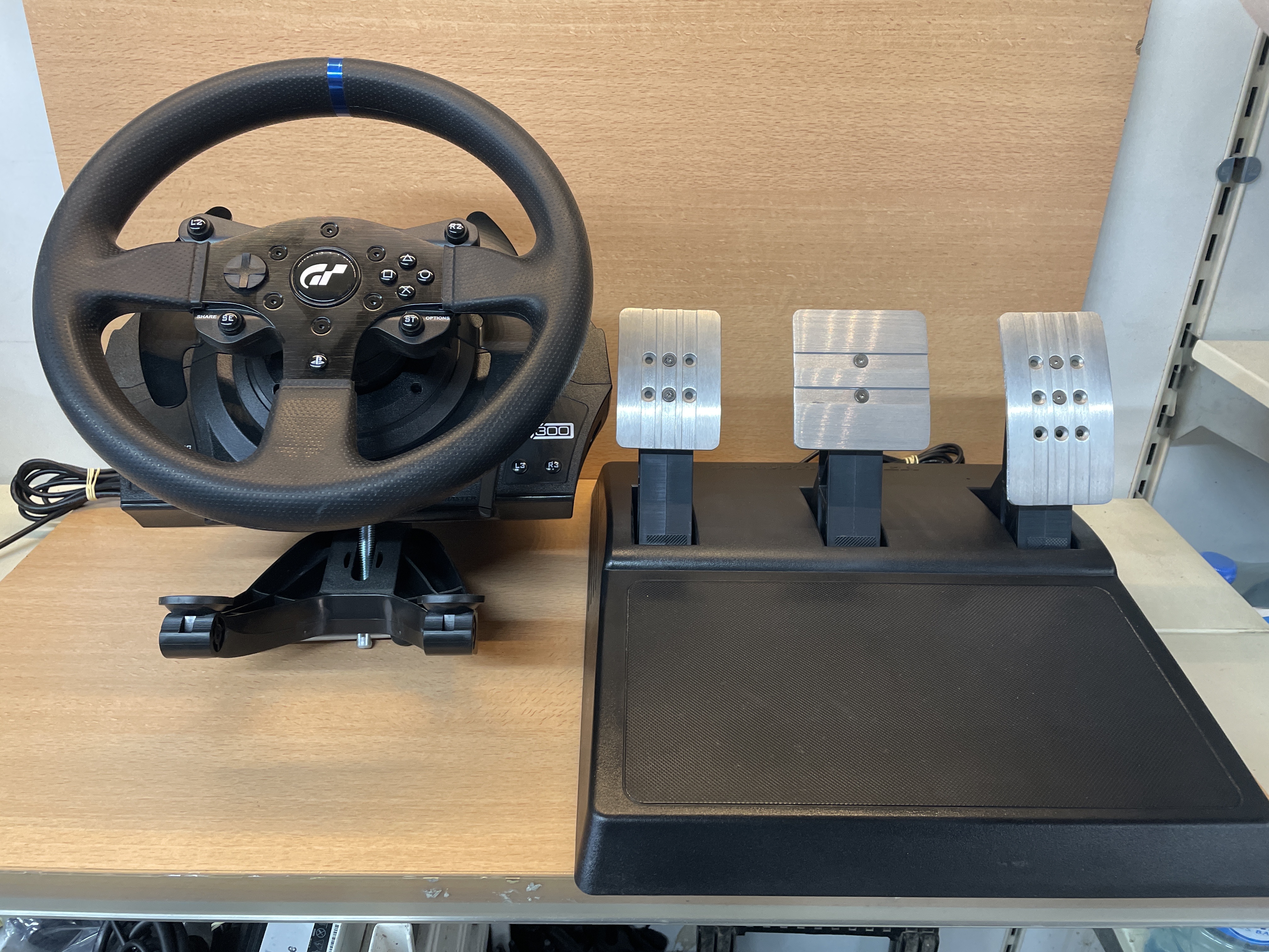 Volant Thrustmaster T300 RS GT Edition avec pédalier