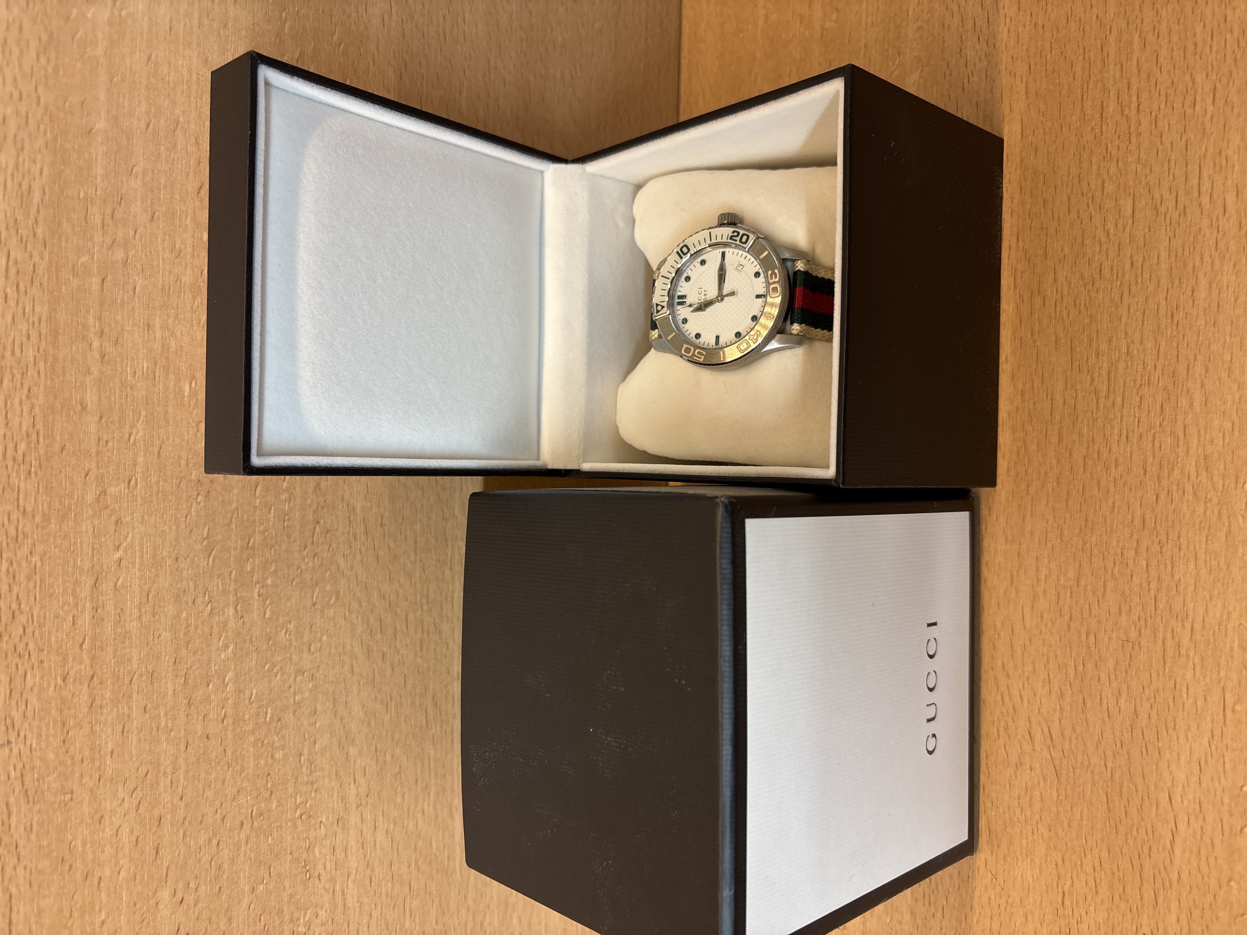 Montre Gucci Sport bracelet tissu vert rouge crème avec écrin