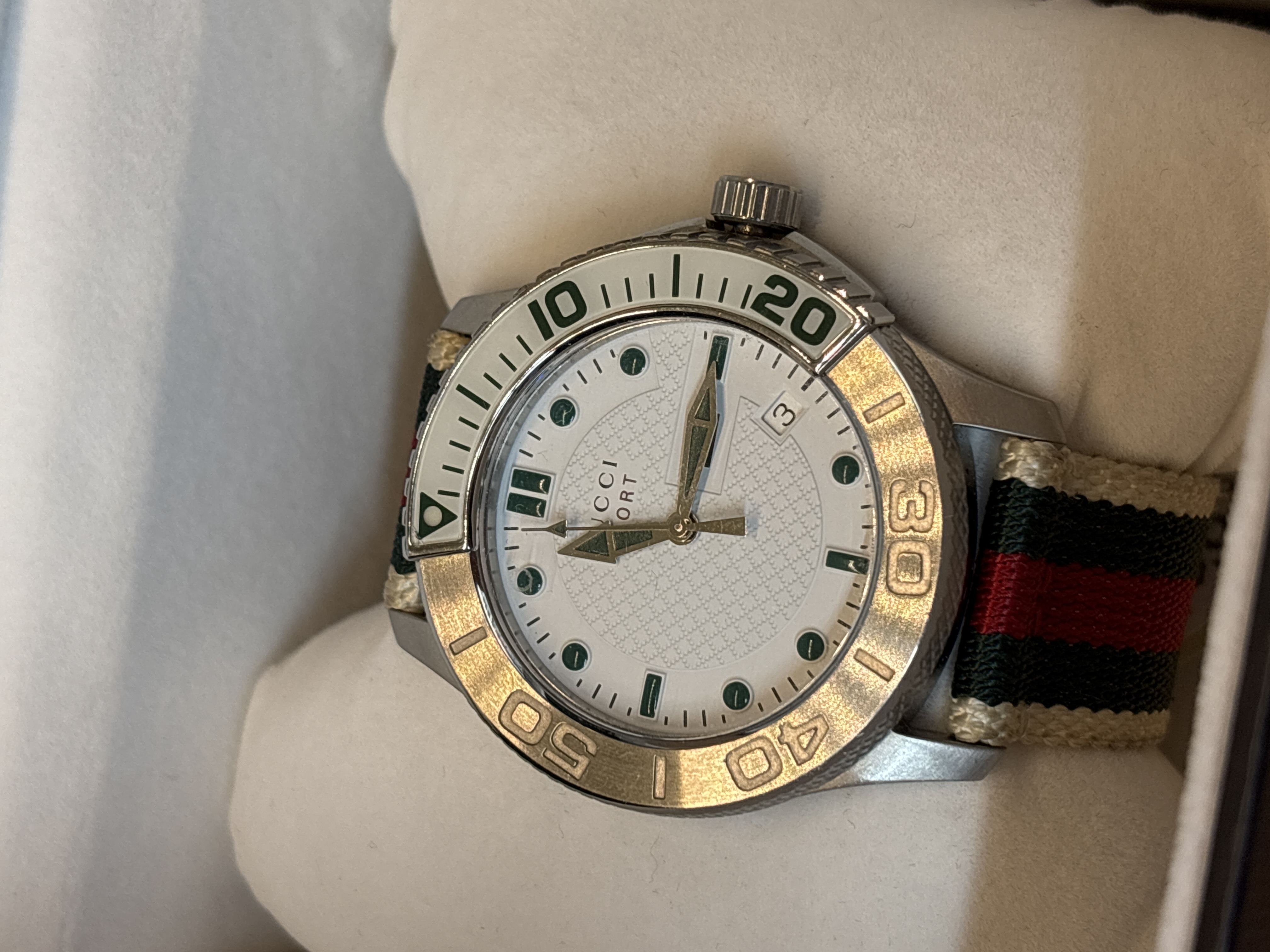 Montre Gucci Sport bracelet tissu vert rouge crème avec écrin — photo 2