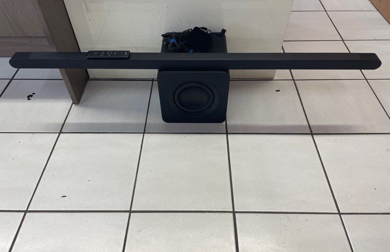 Barre de son Samsung HW-S800B avec caisson, câblage et télécommande