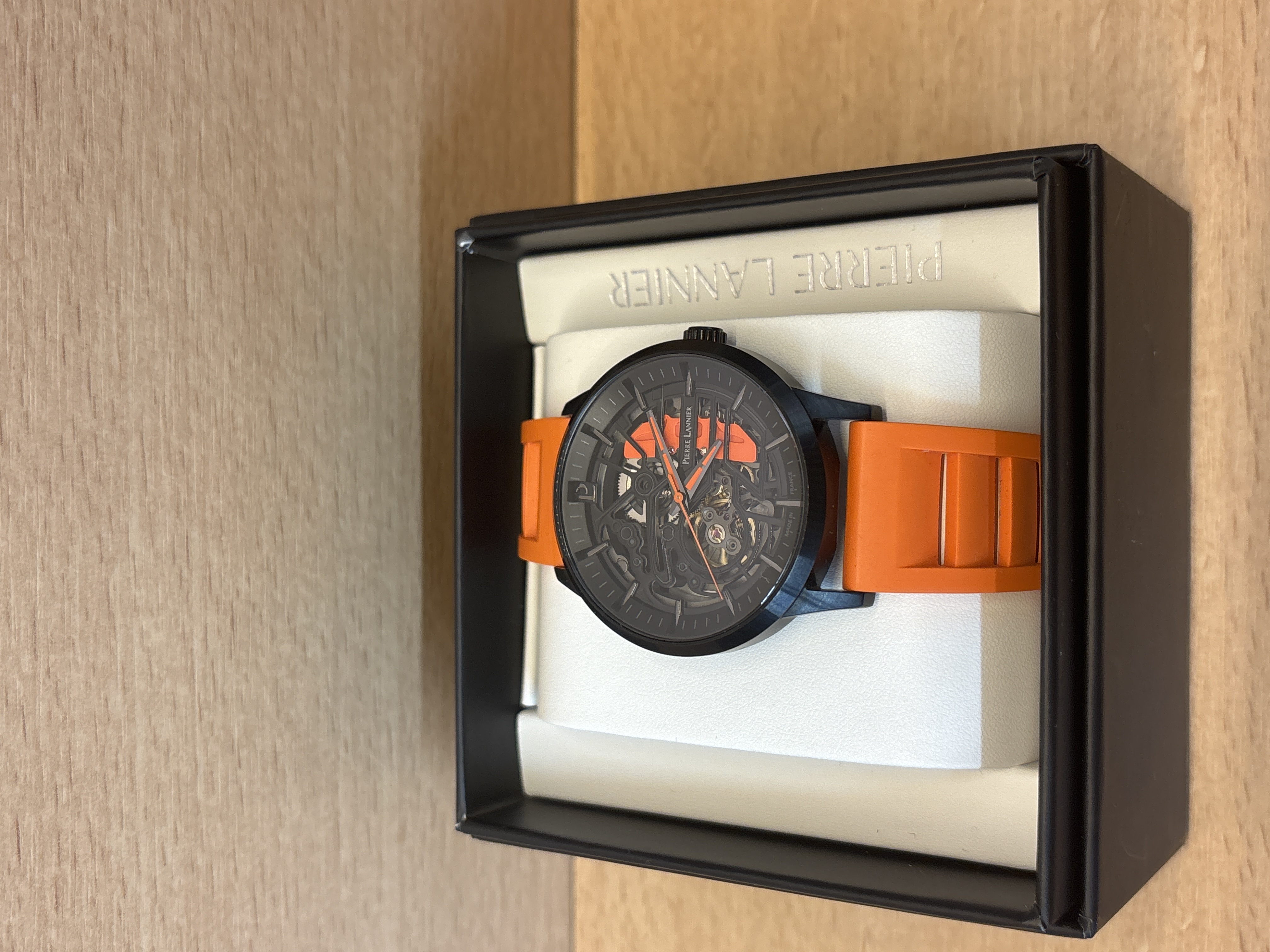 Montre Pierre Lannier squelette noire bracelet orange