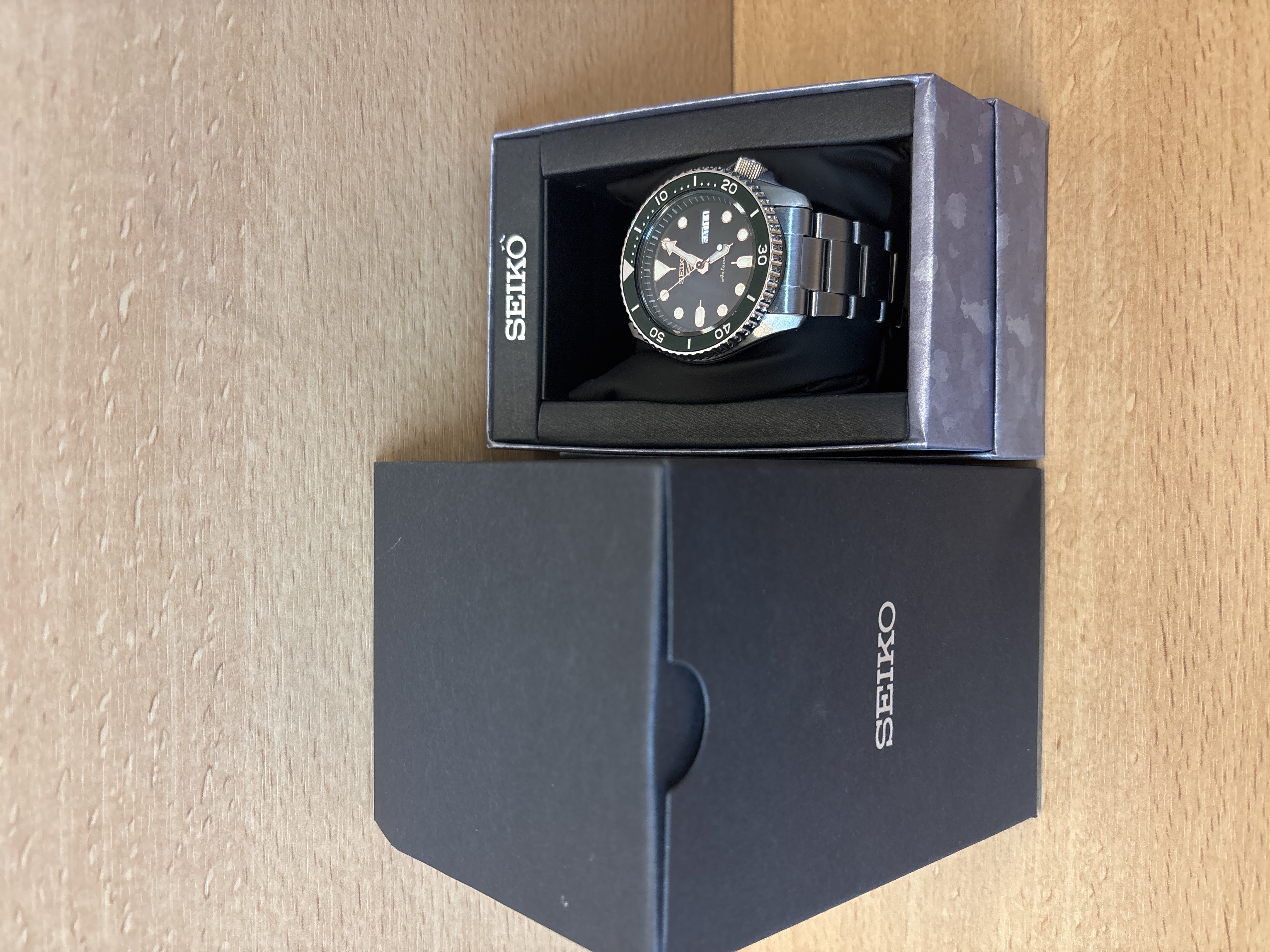 Montre Seiko 5 Sports automatique acier cadran vert avec boîte