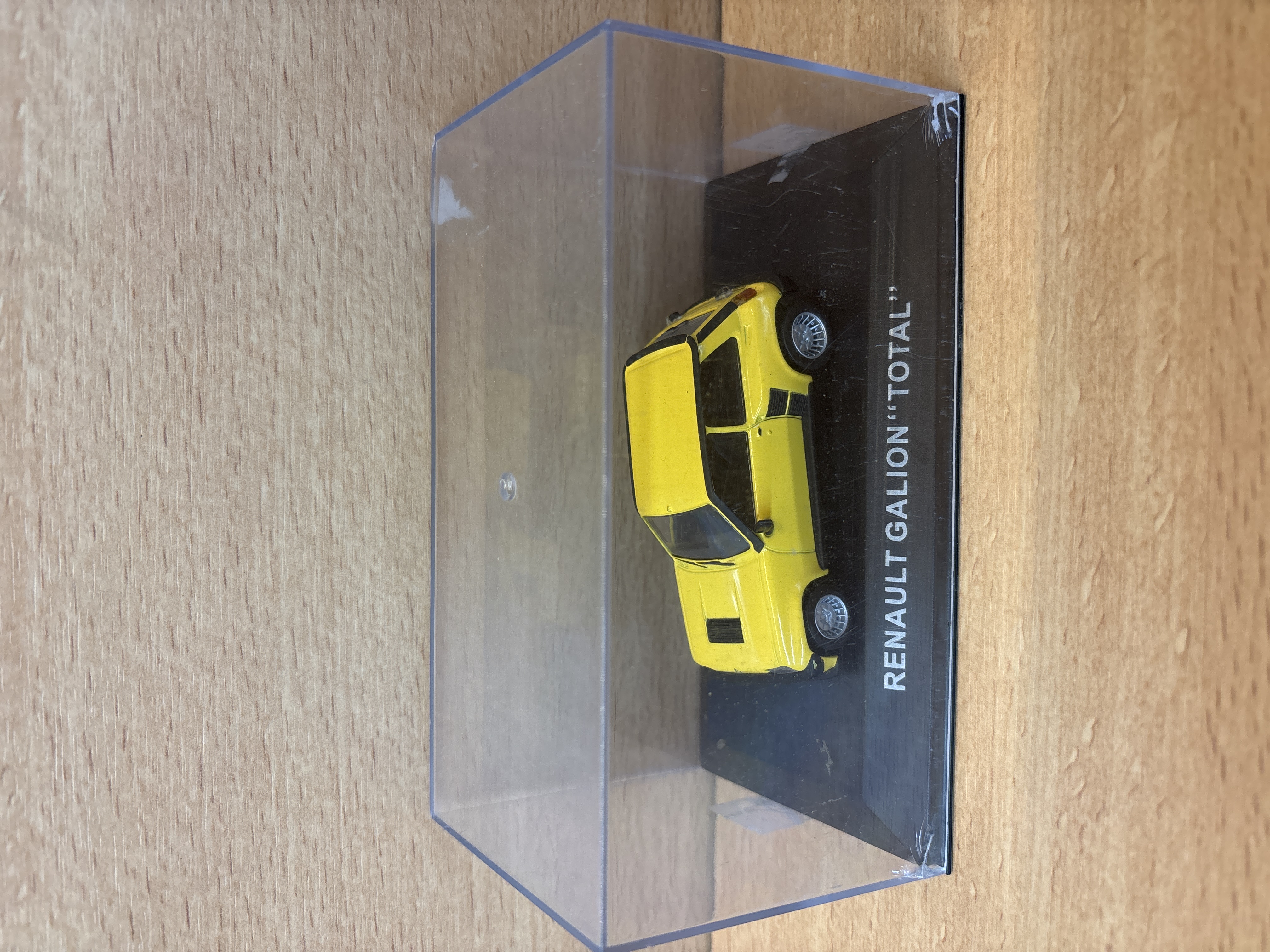 Miniature Renault Galion « Total » avec boîtier vitrine
