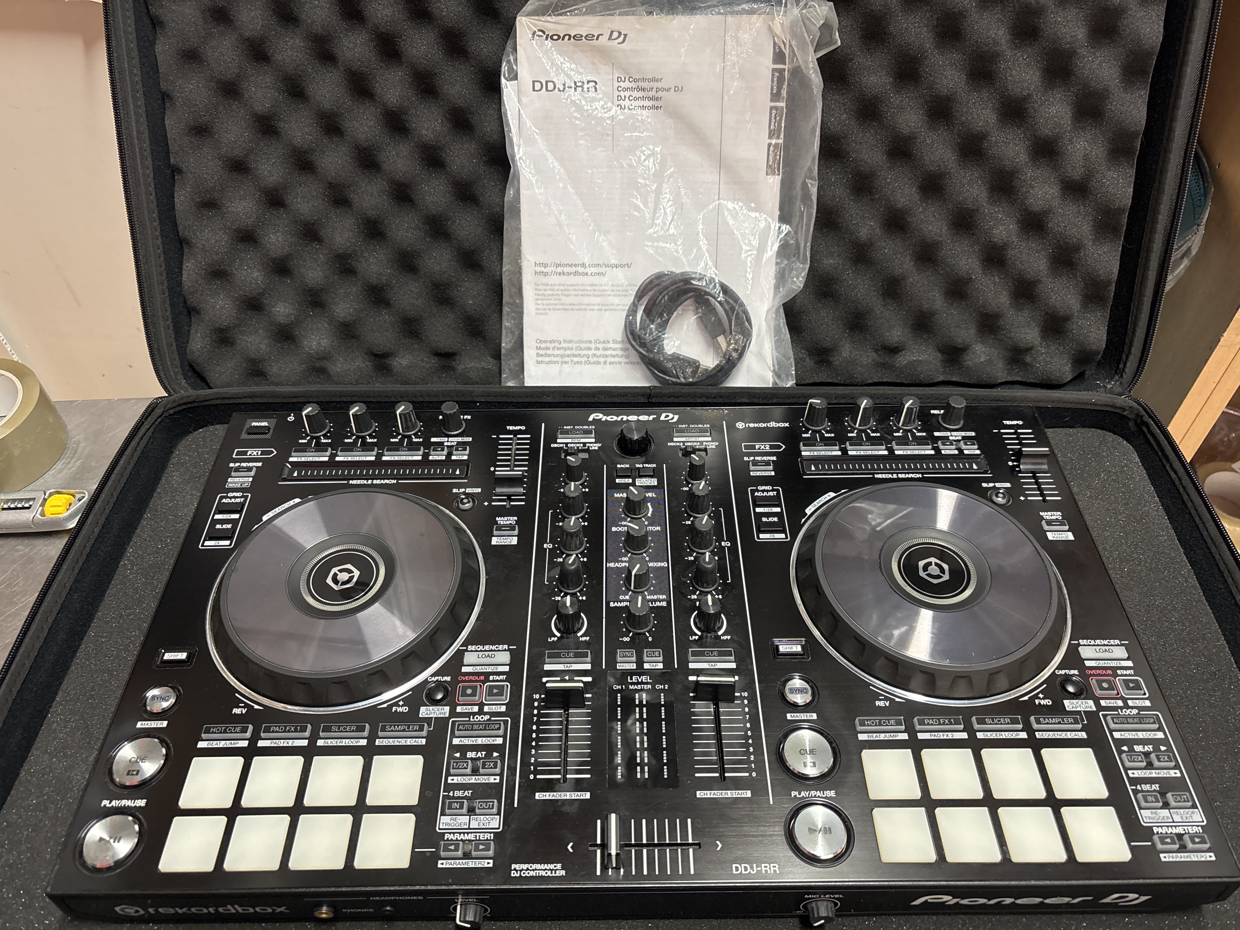 Pioneer DJ DDJ-RR contrôleur DJ Rekordbox avec câble USB et flycase