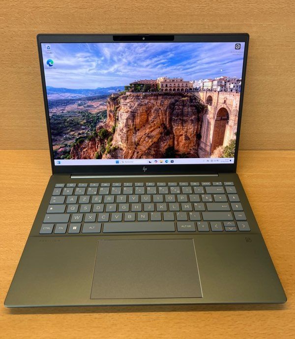 PC portable HP Pavilion Plus 14 OLED Ryzen 7 7840U 16 Go 512 Go