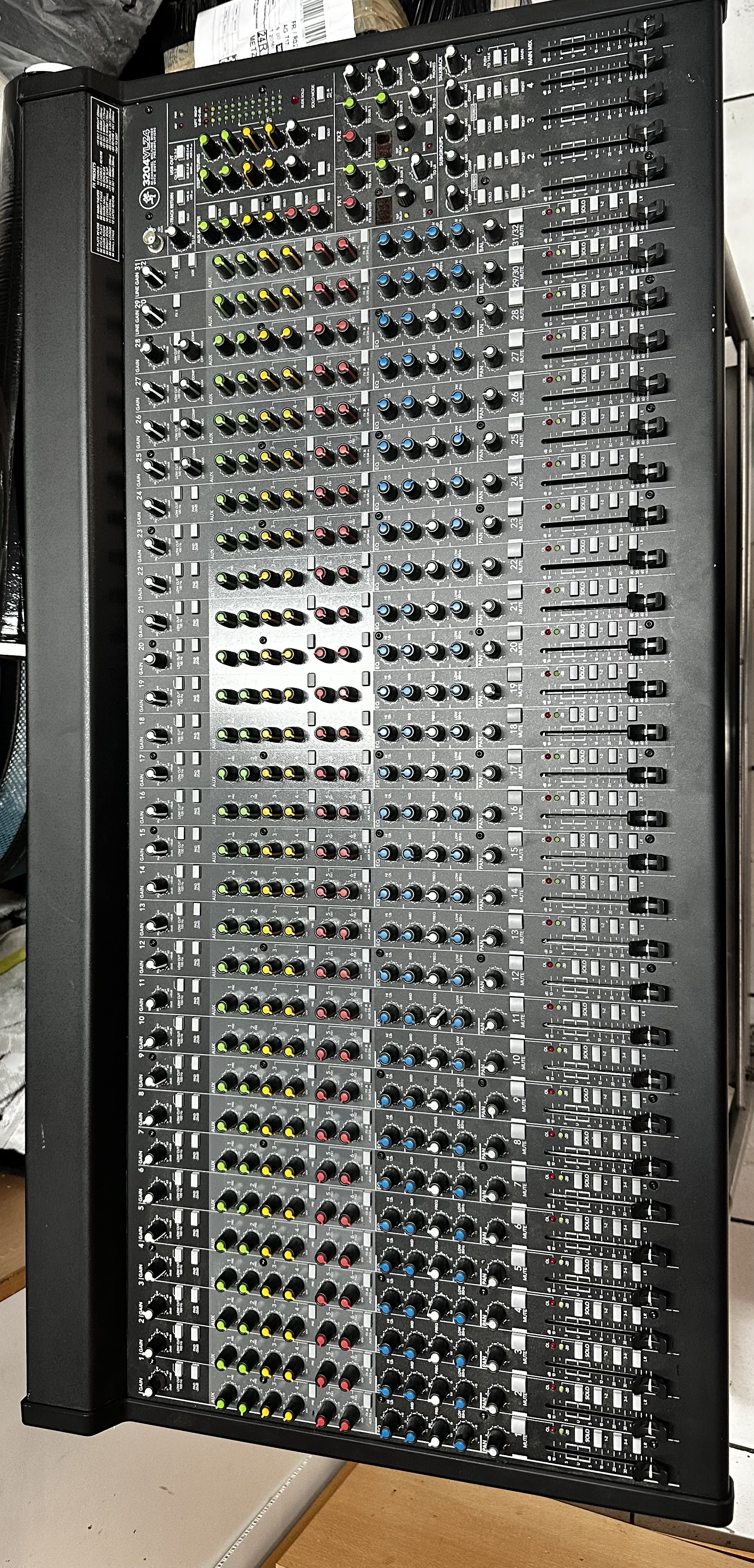 Mackie 3204VLZ4 table de mixage 32 canaux