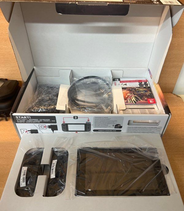 Console Nintendo Switch Monster Hunter Rise Edition avec jeu — photo 2