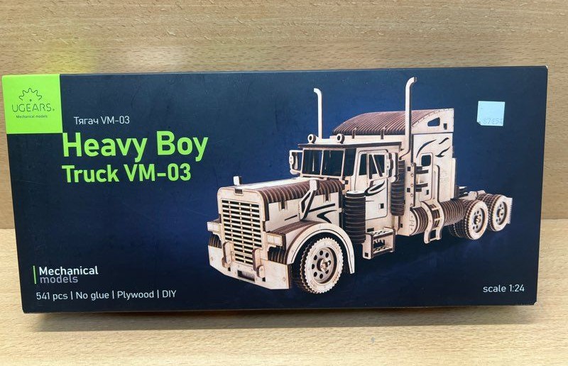 Maquette en bois UGEARS Heavy Boy Truck VM-03 neuve