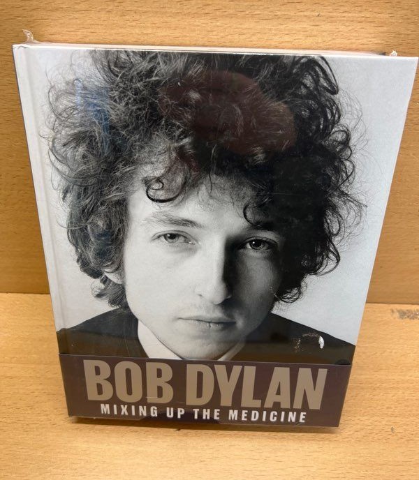 Livre Bob Dylan Mixing Up the Medicine neuf sous blister