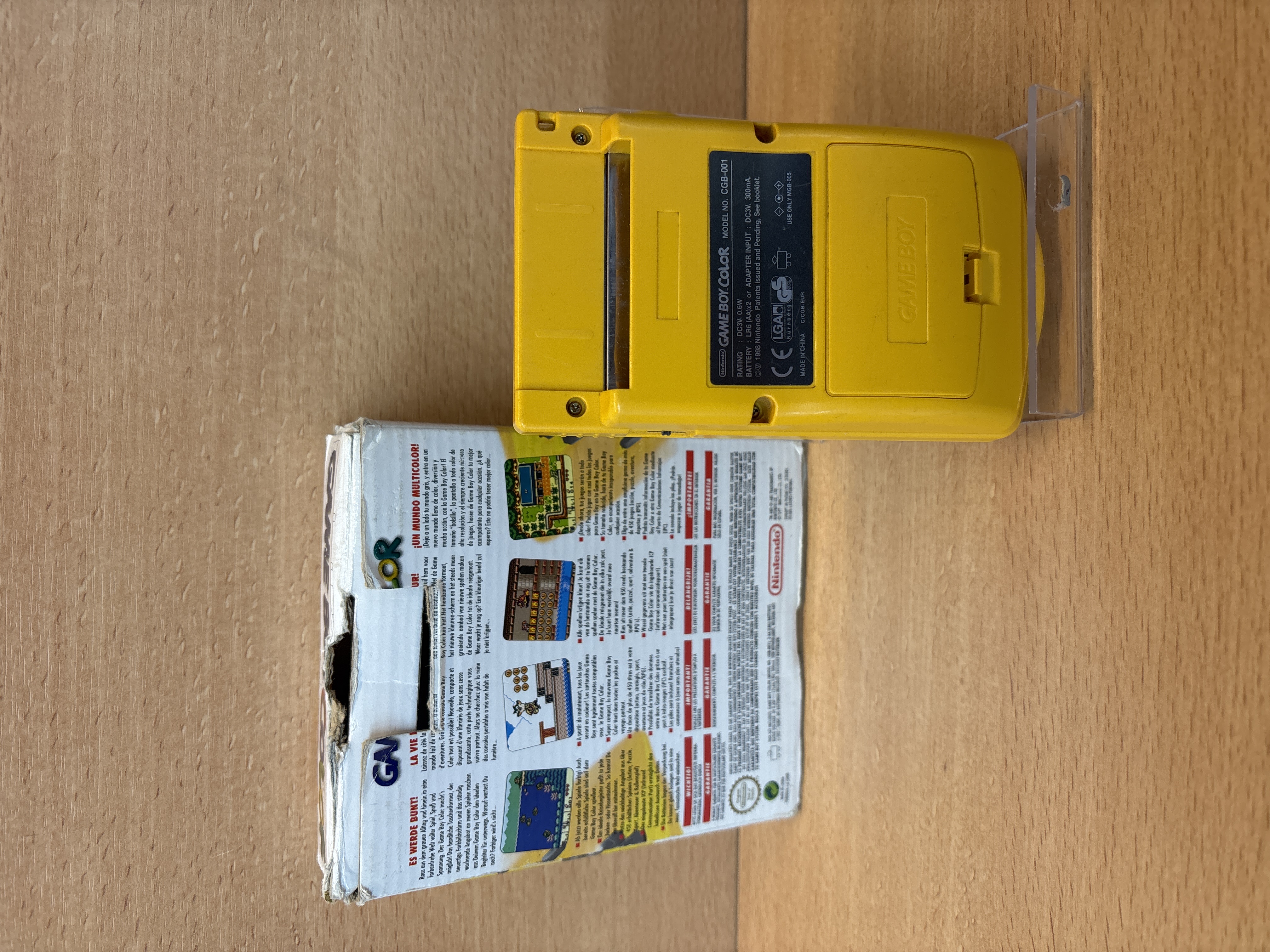 Nintendo Game Boy Color jaune CGB-001 avec boîte — photo 2