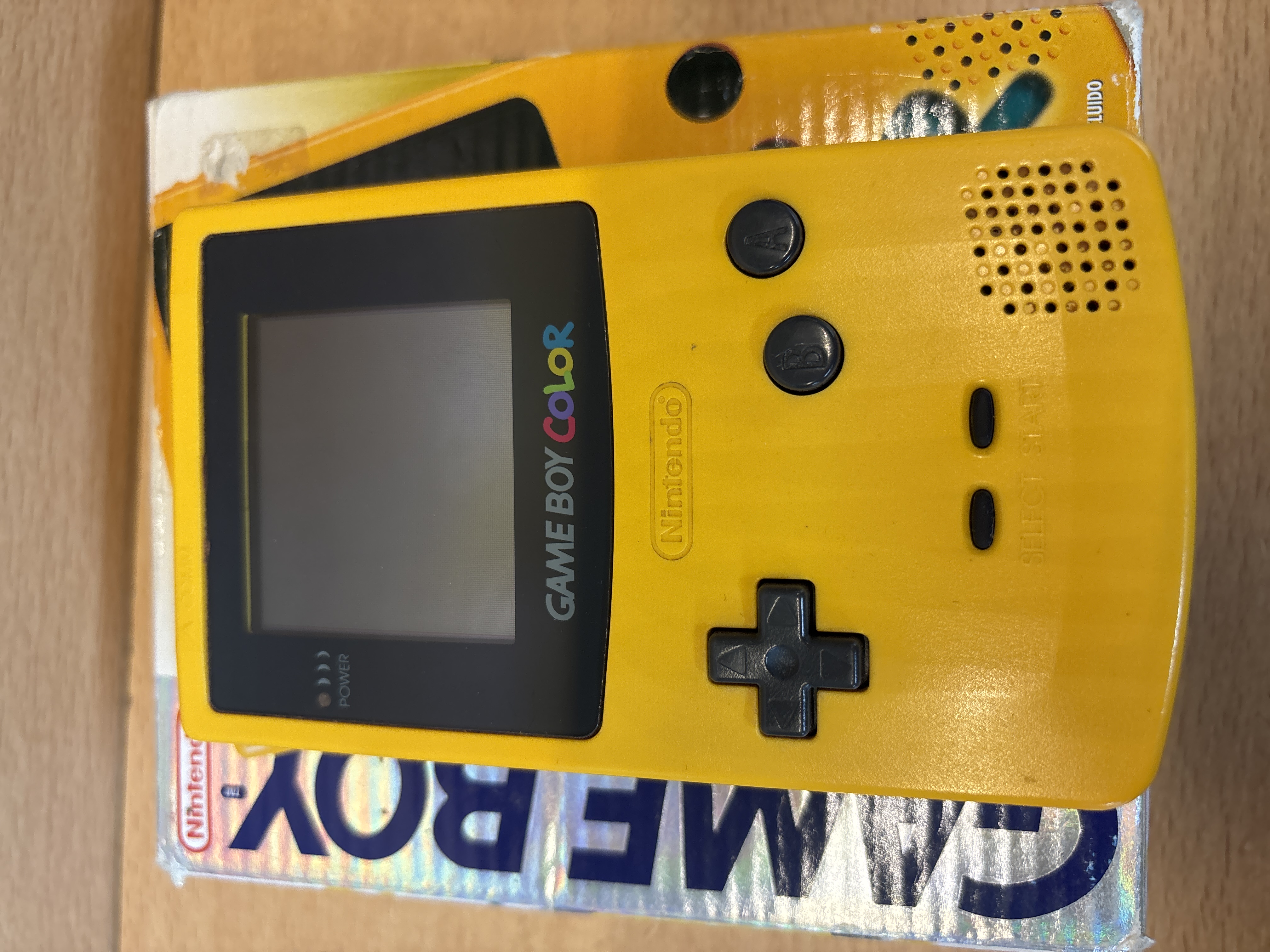 Nintendo Game Boy Color jaune CGB-001 avec boîte — photo 3