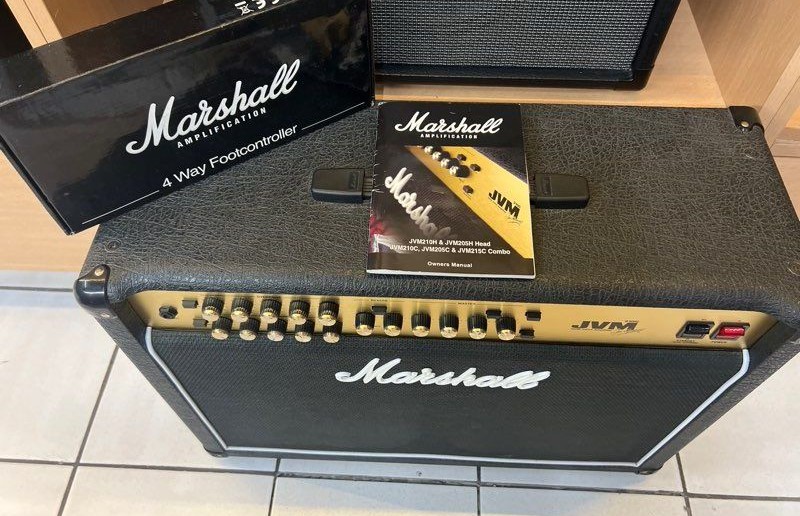 Marshall JVM210C ampli combo guitare à lampes 100W avec footcontroller