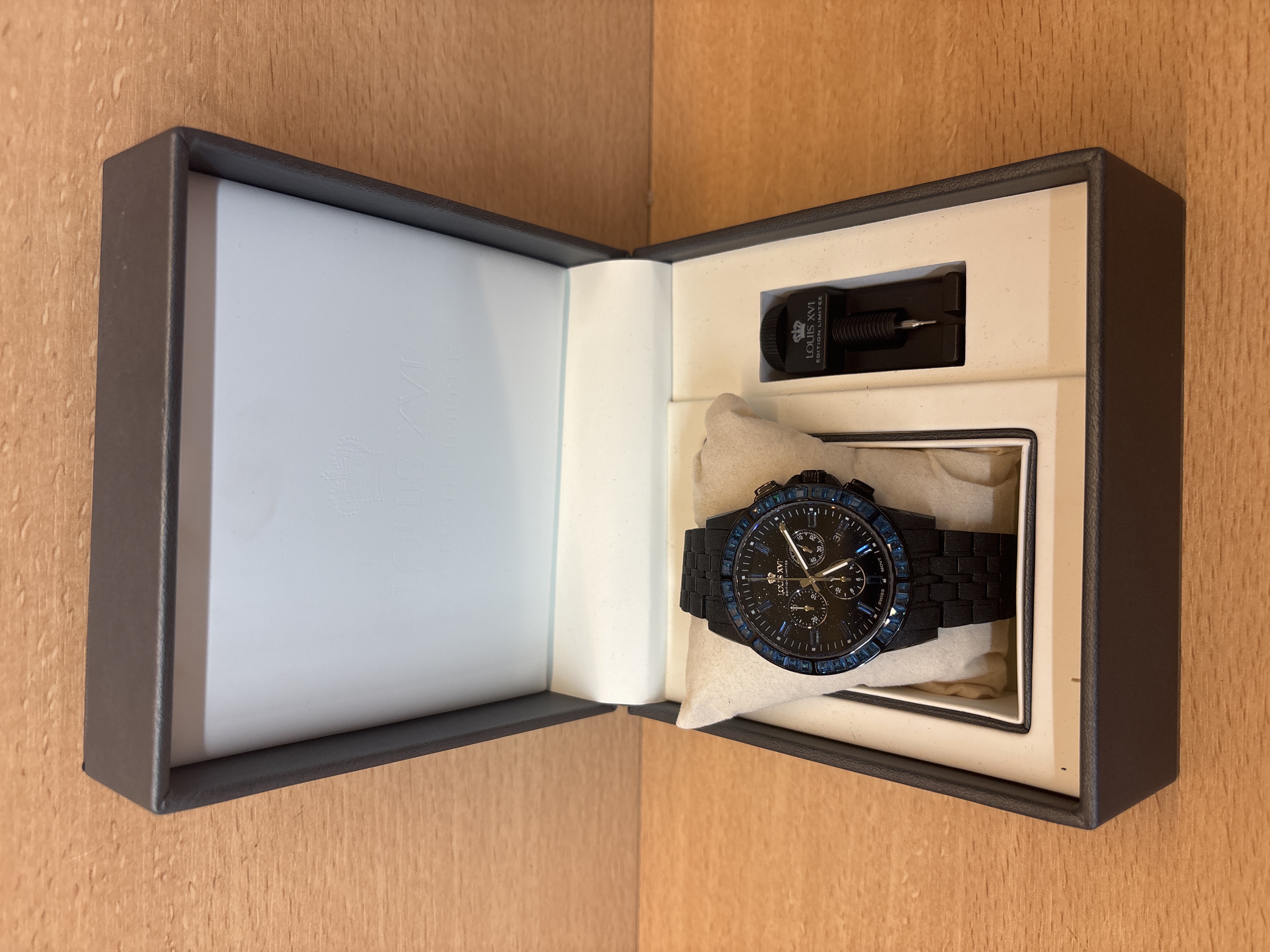 Montre chronographe Louis XVI édition limitée noire et bleue