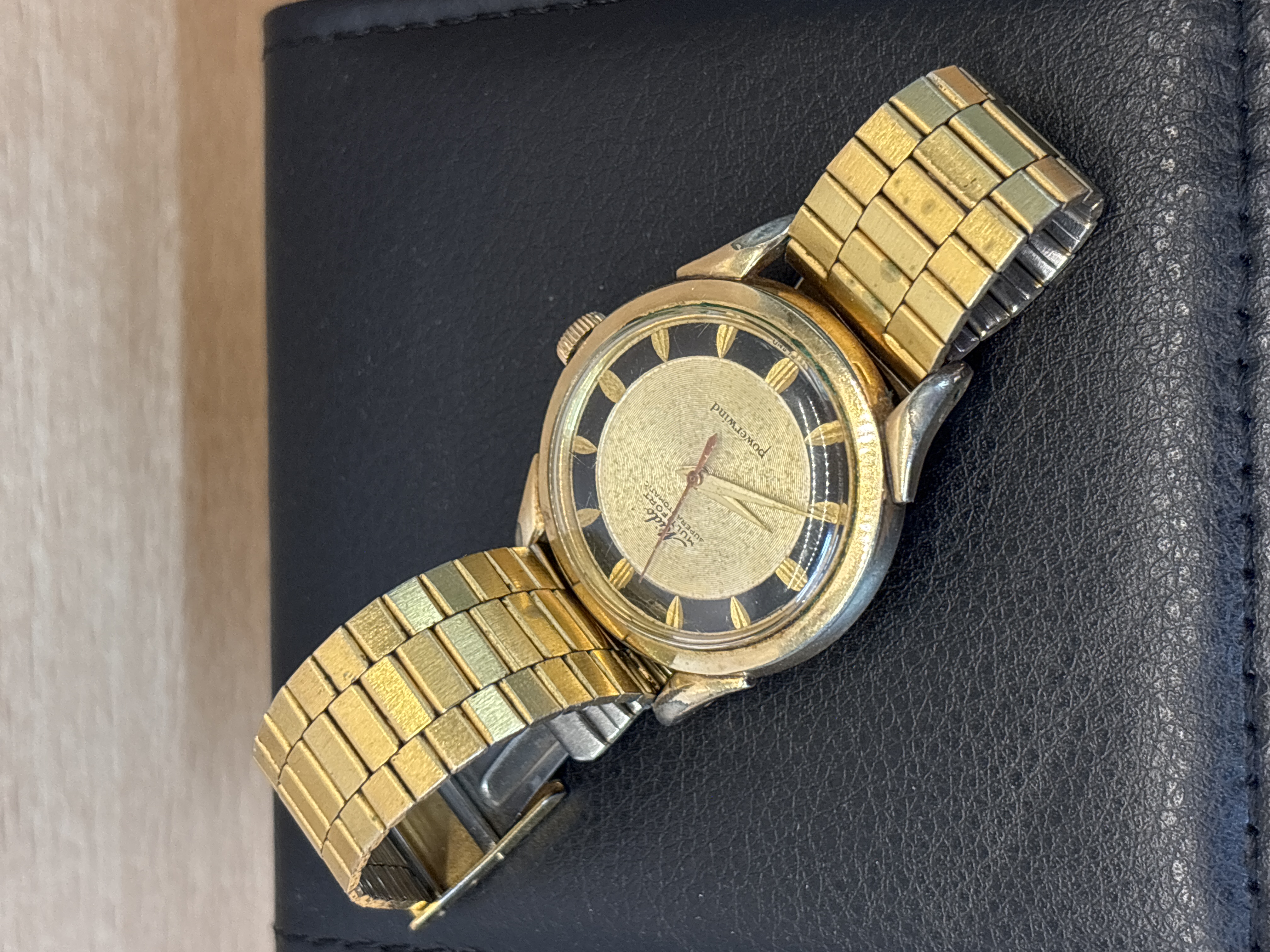 Montre Mido Miltifort bracelet extensible doré