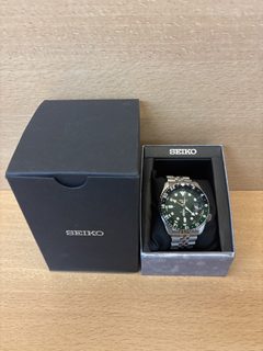 Montre Seiko 5 Sports GMT automatique cadran vert bracelet acier