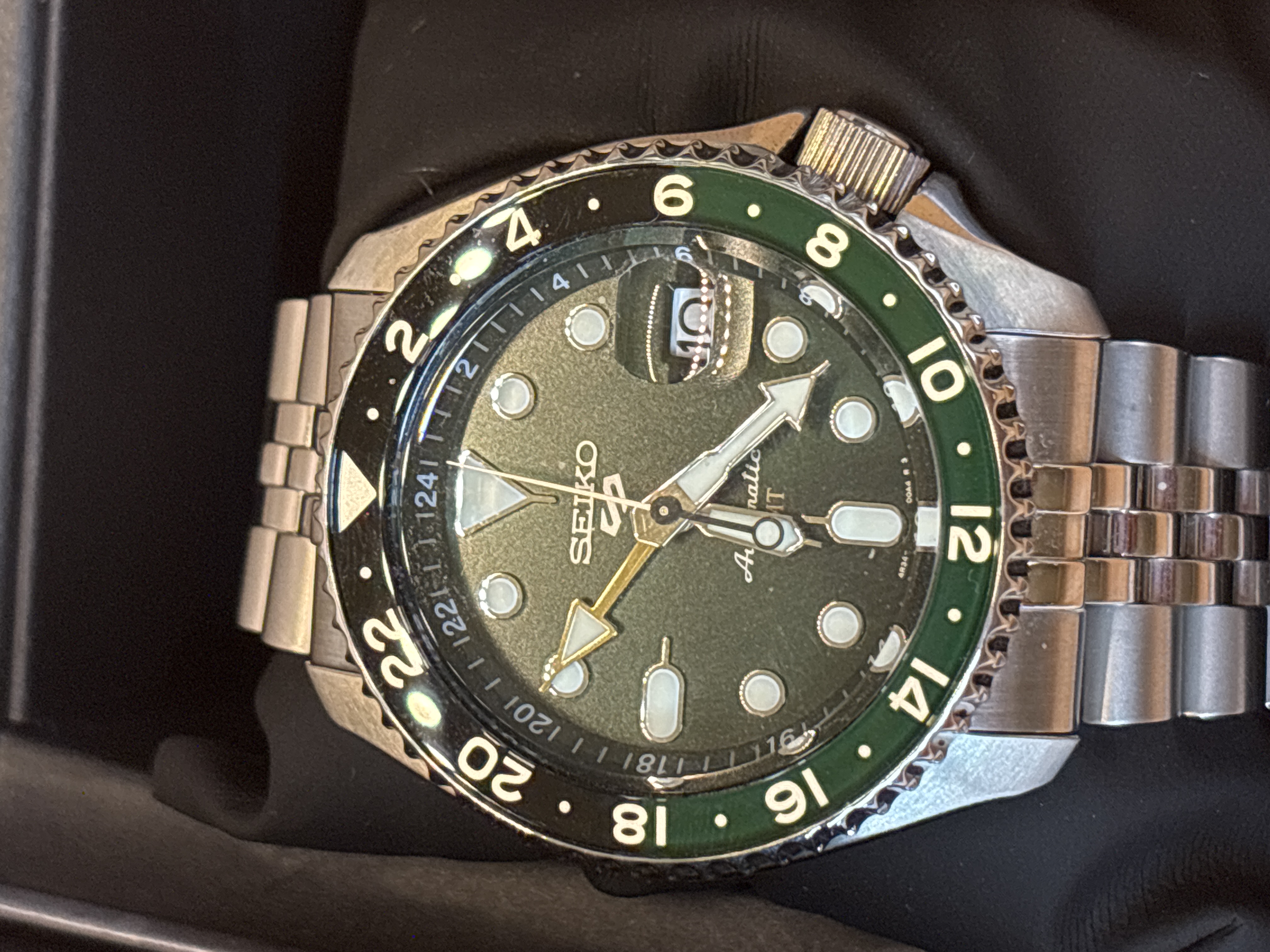Montre Seiko 5 Sports GMT automatique cadran vert bracelet acier — photo 2