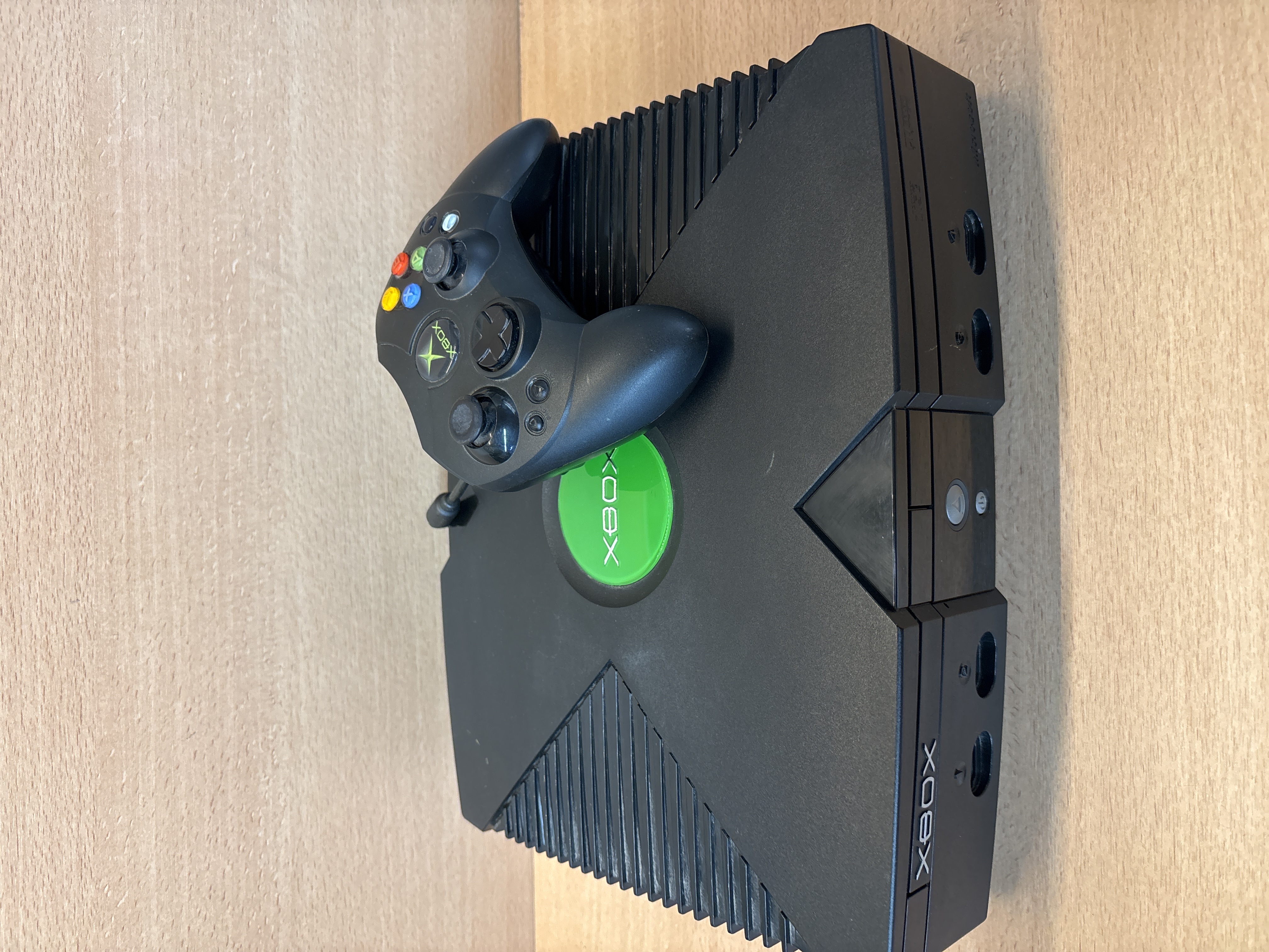 Console Xbox originale avec manette filaire et câblage