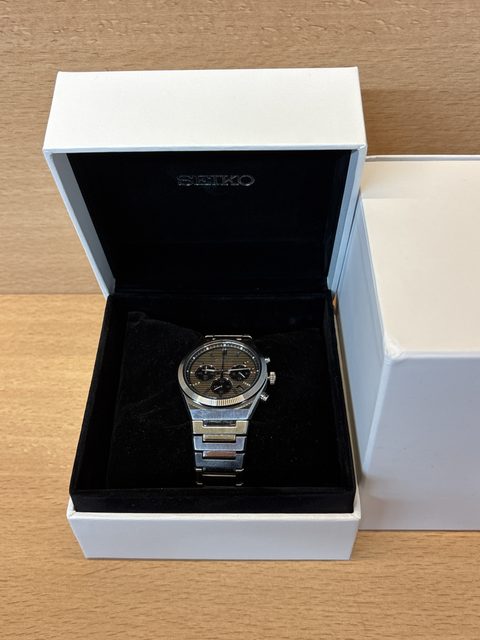 Montre Seiko SSB455P1 Conceptual Chronographe en acier avec date