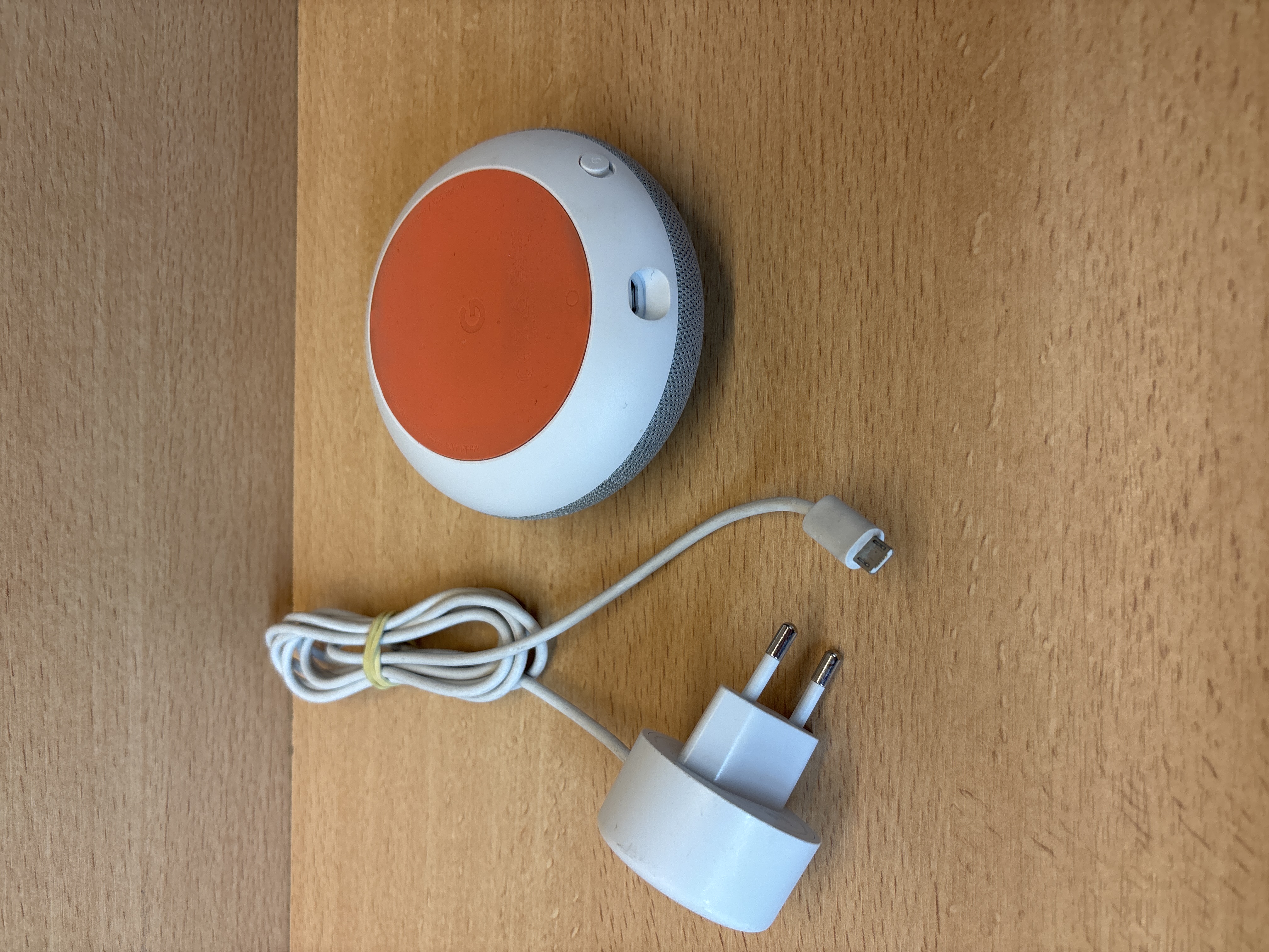 Google Home Mini enceinte connectée grise avec adaptateur secteur — photo 2