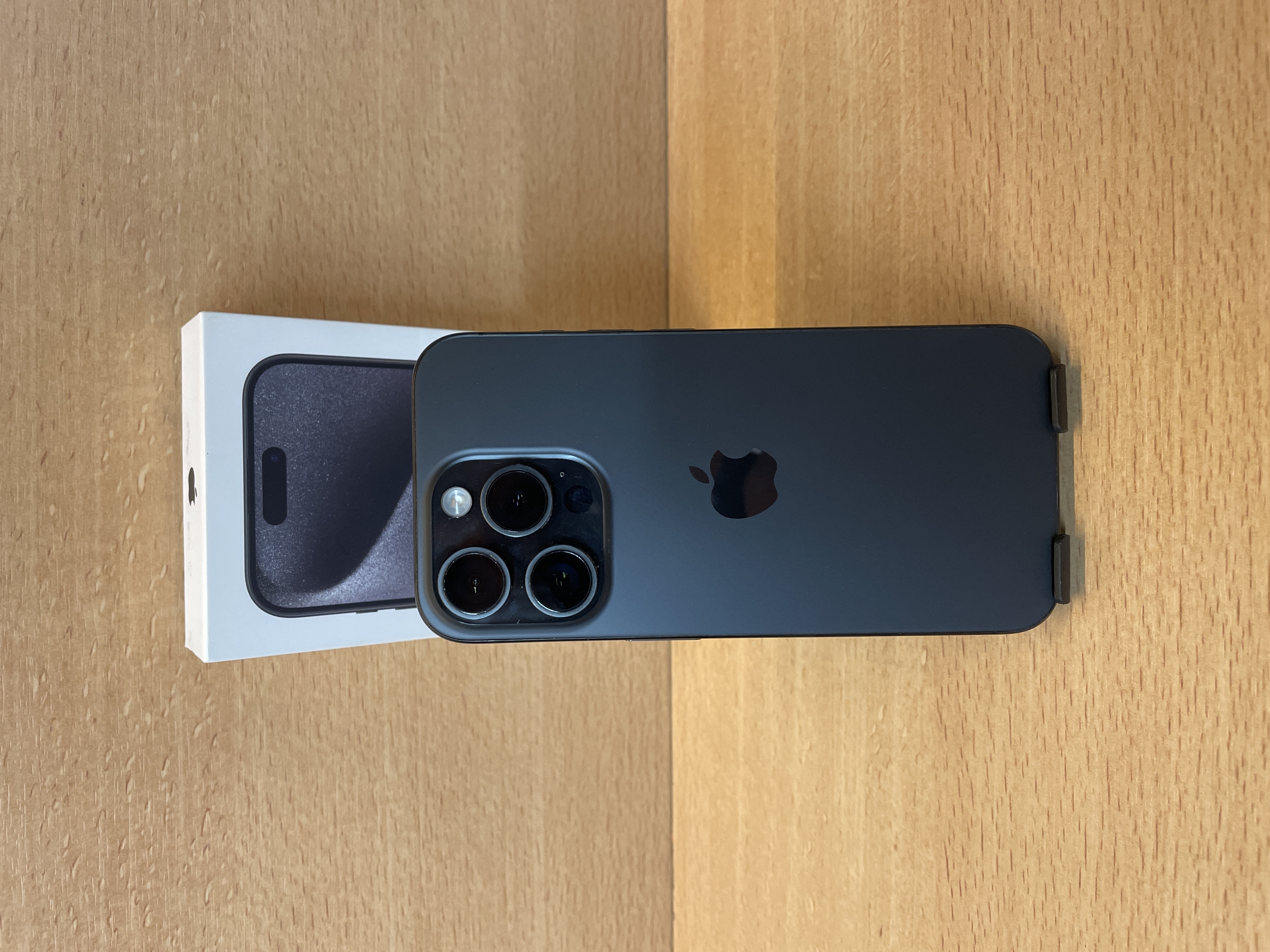 iPhone 15 Pro 128 Go Black Titanium avec boîte