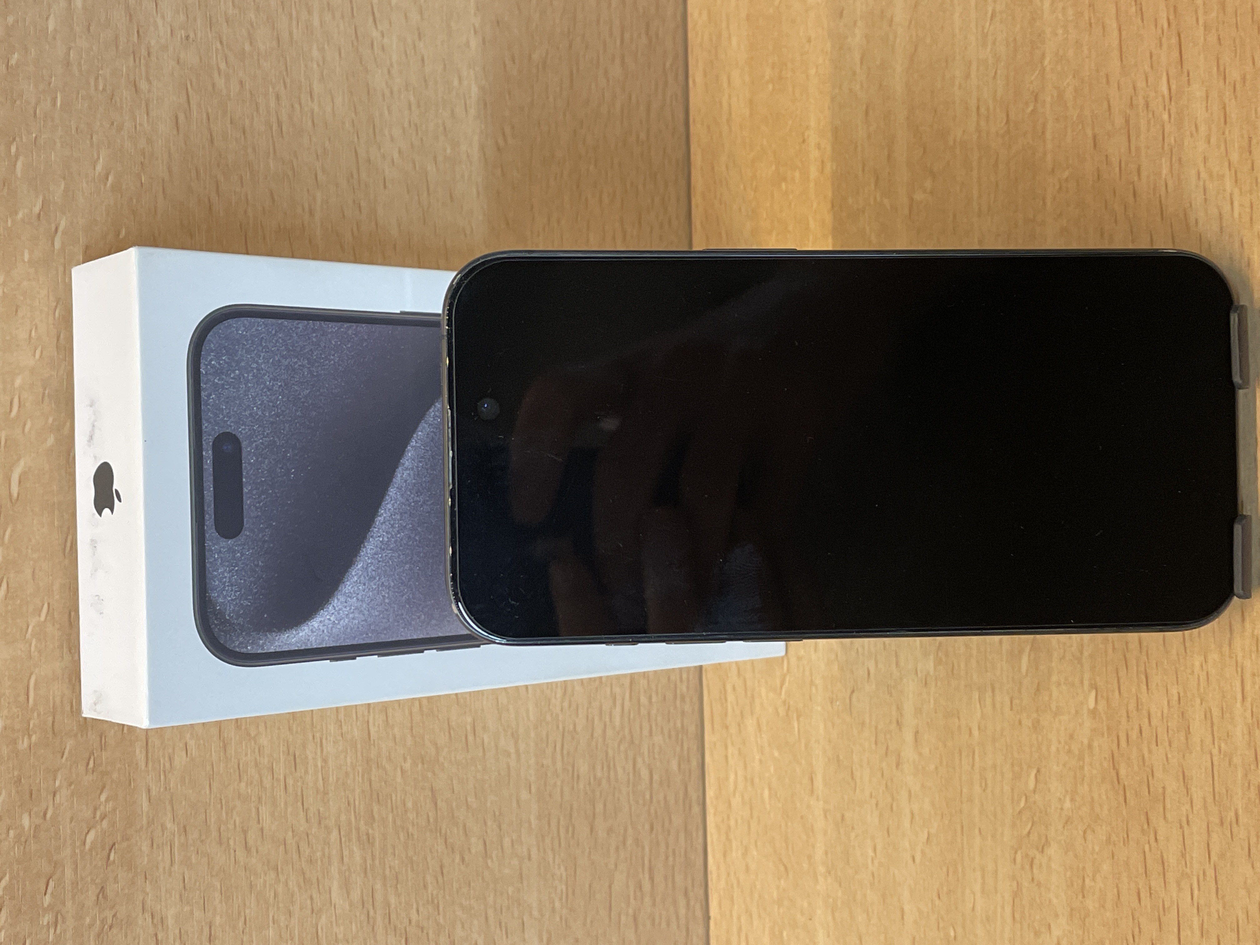 iPhone 15 Pro 128 Go Black Titanium avec boîte — photo 2