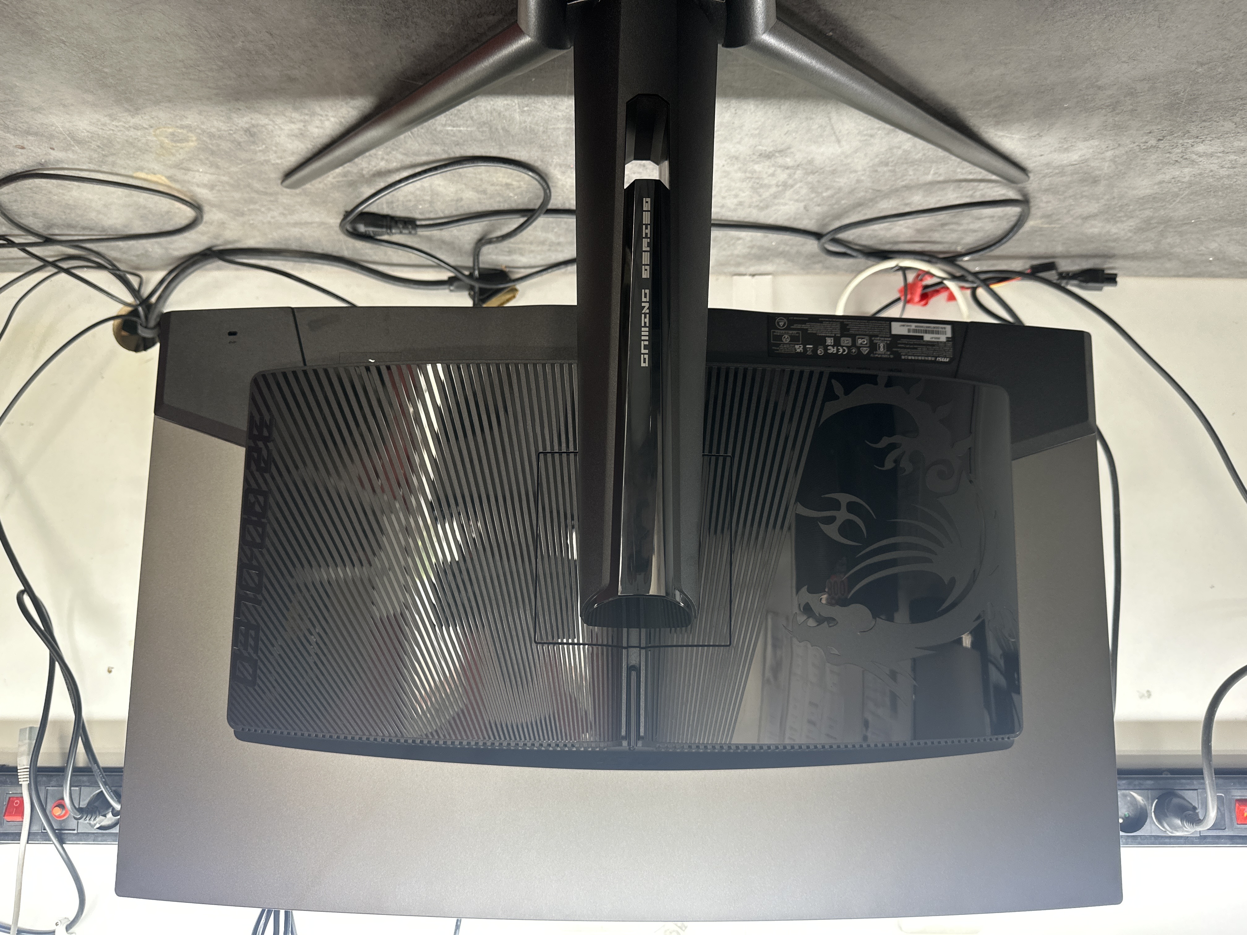 Écran gaming MSI MAG 321CUP QD-OLED 32" 165 Hz incurvé — photo 2