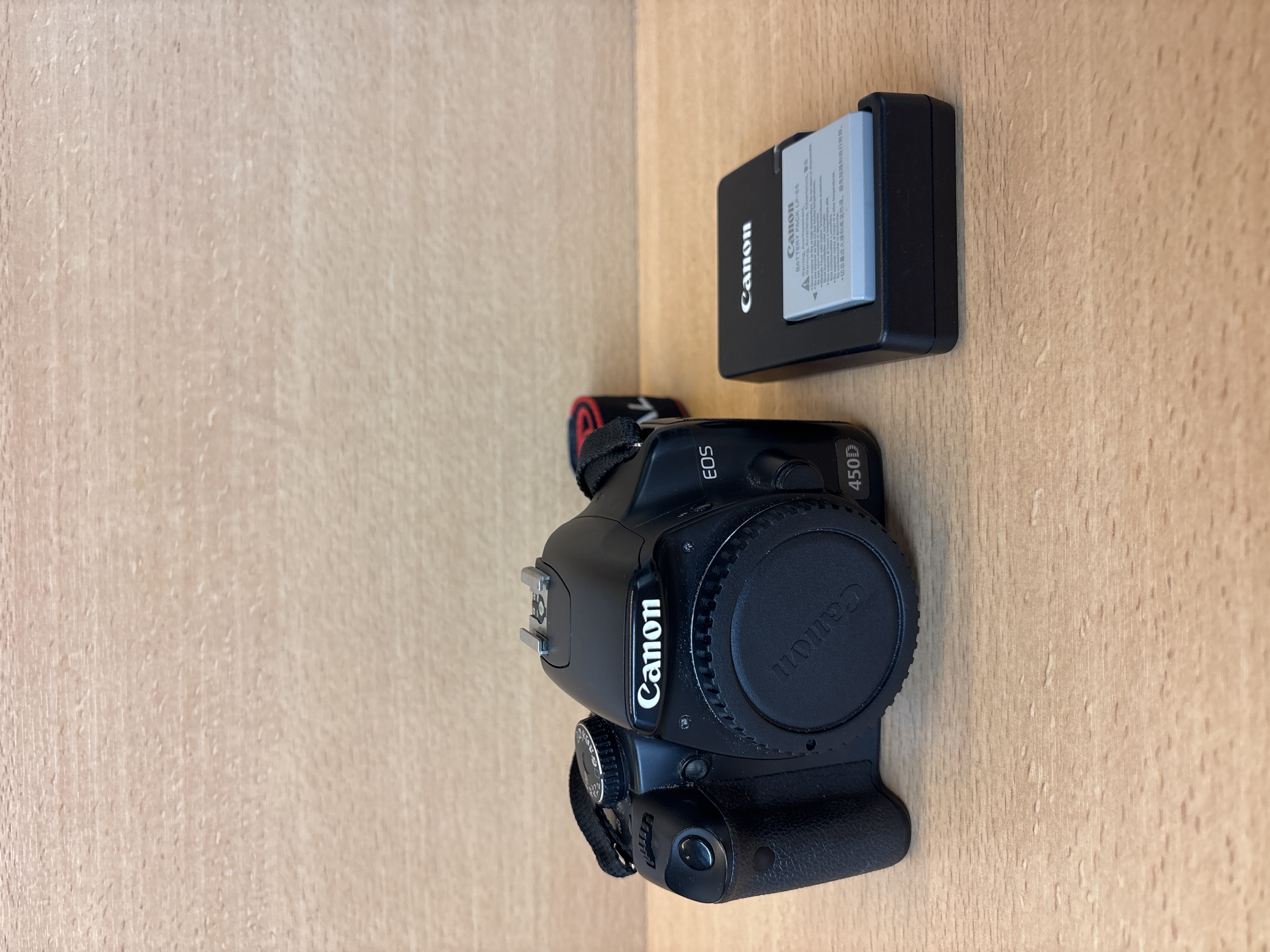 Canon EOS 450D avec chargeur et 2 batteries