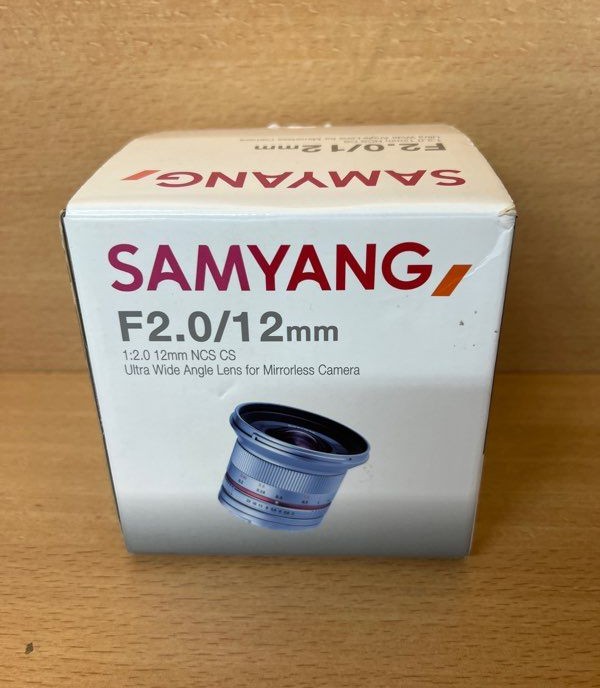 Objectif Samyang 12mm F2.0 Sony E noir neuf
