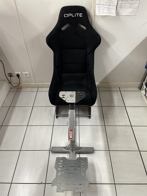 Cockpit simulateur de course Playseat avec siège baquet Oplite