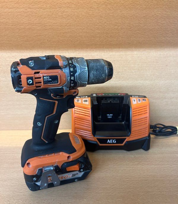 Perceuse à percussion AEG BSB18SBL 18V avec batterie 5Ah et chargeur — photo 2