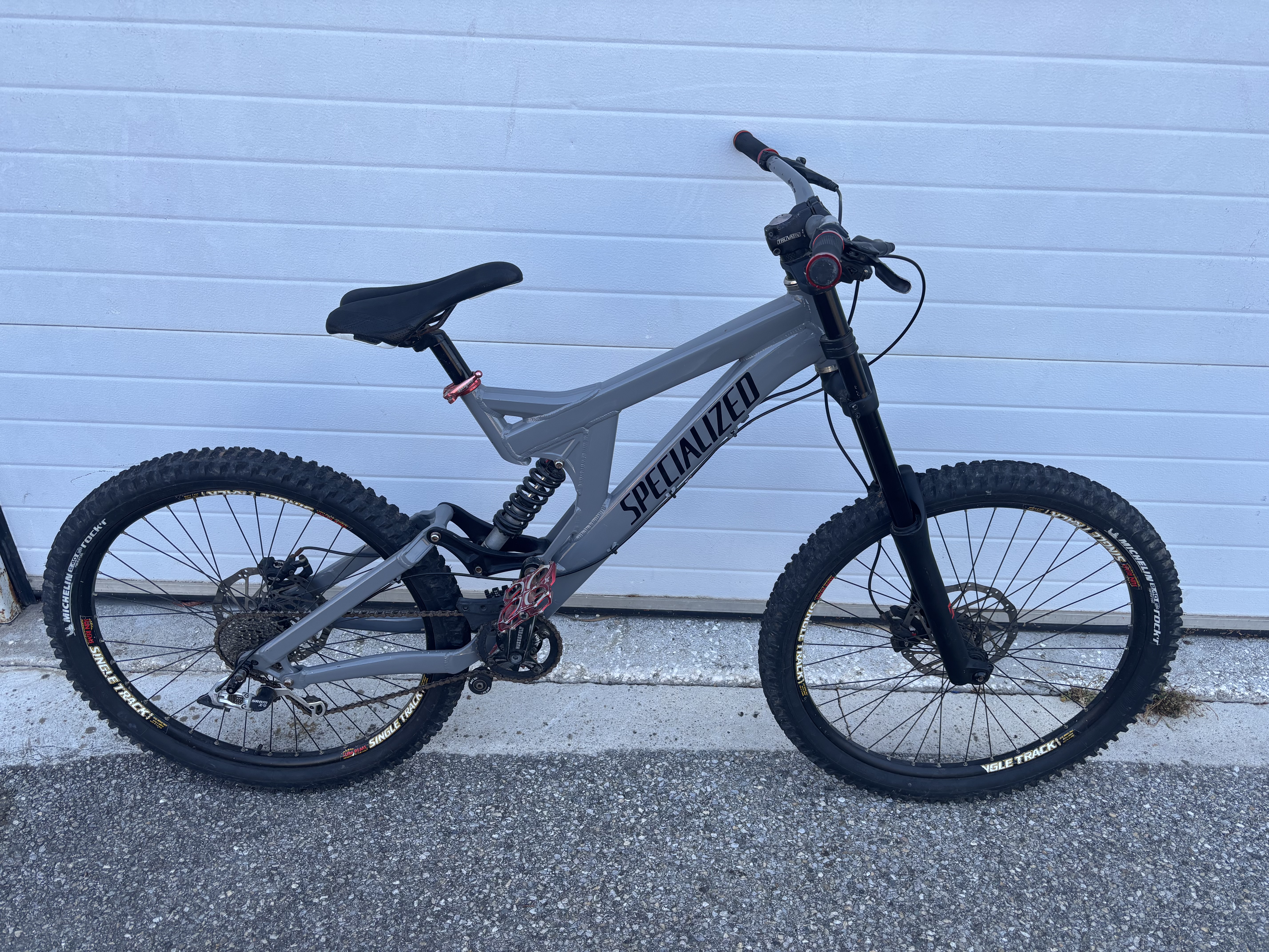 Vélo DH Specialized Demo 8 tout suspendu