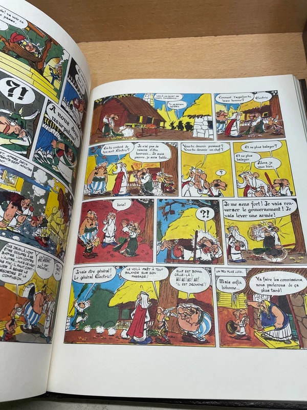 Lot livre Astérix Le Gaulois édition Dargaud — photo 3
