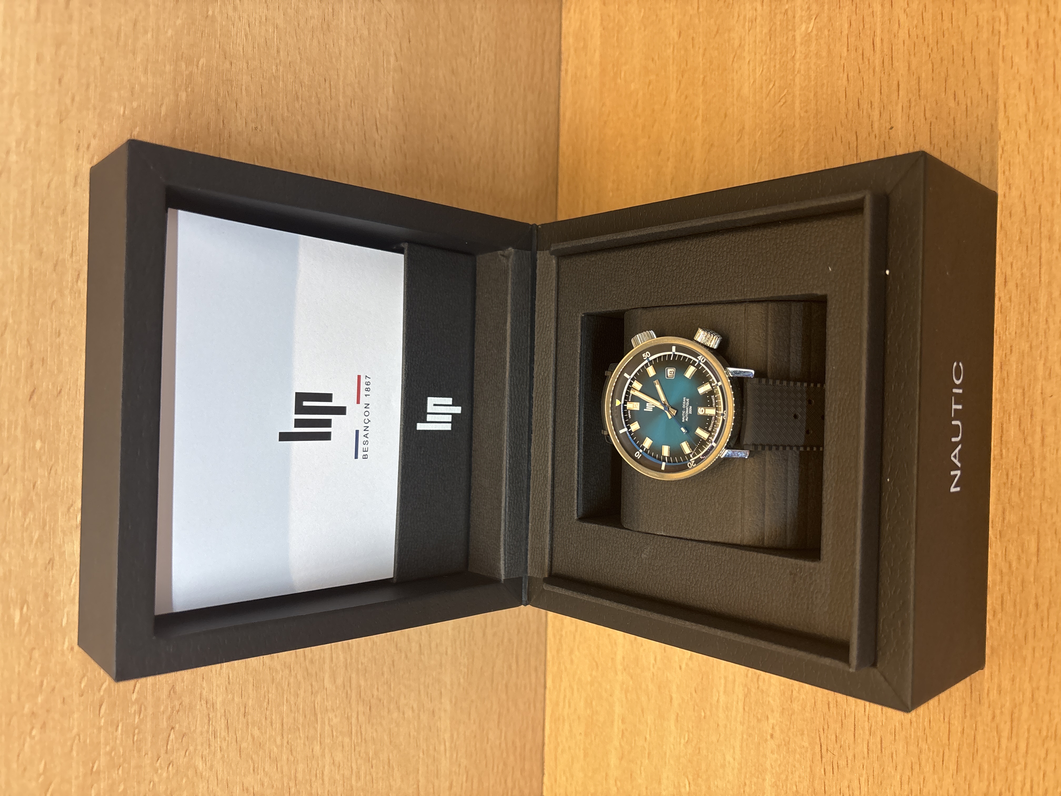 Montre automatique Lip Nautic-Ocean 200M Besançon 51371-028