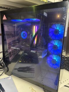 PC gamer Ryzen 7 9800X3D RTX 5080 32 Go DDR5 SSD 2 To