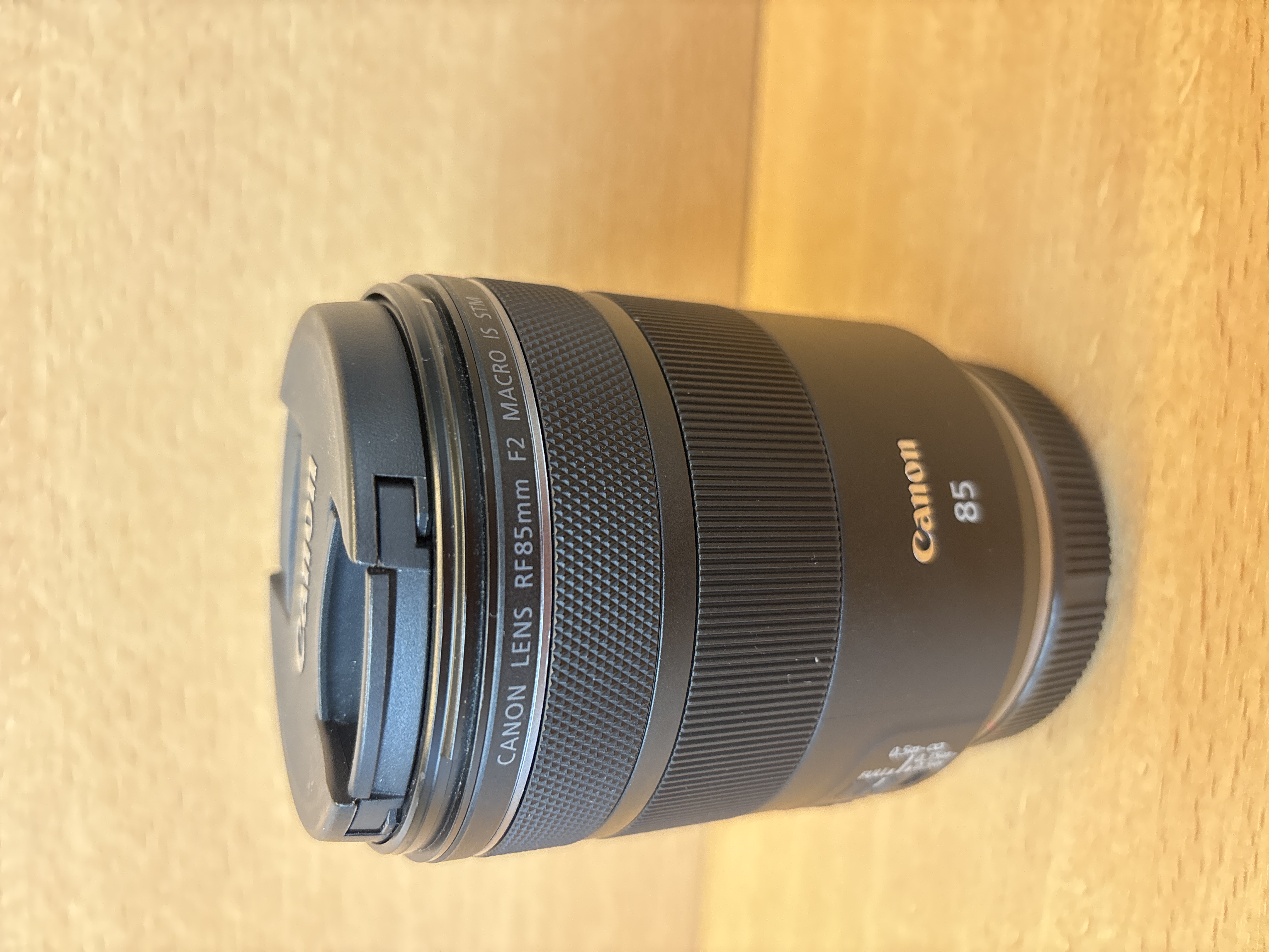 Objectif Canon RF 85mm F2 Macro IS STM