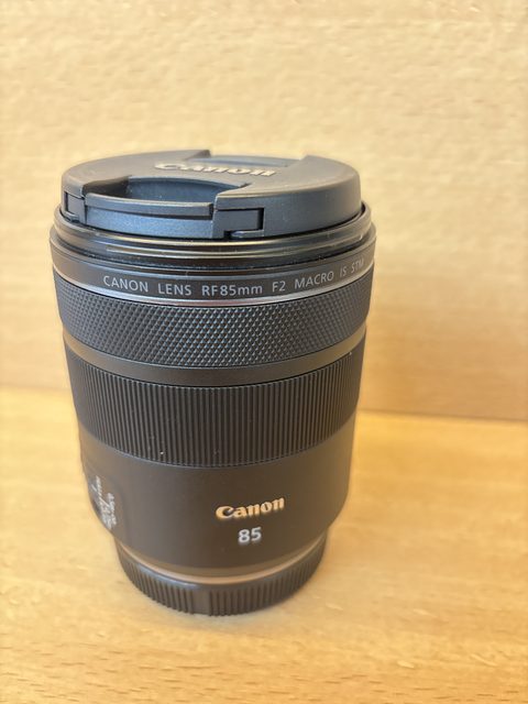 Objectif Canon RF 85mm F2 Macro IS STM